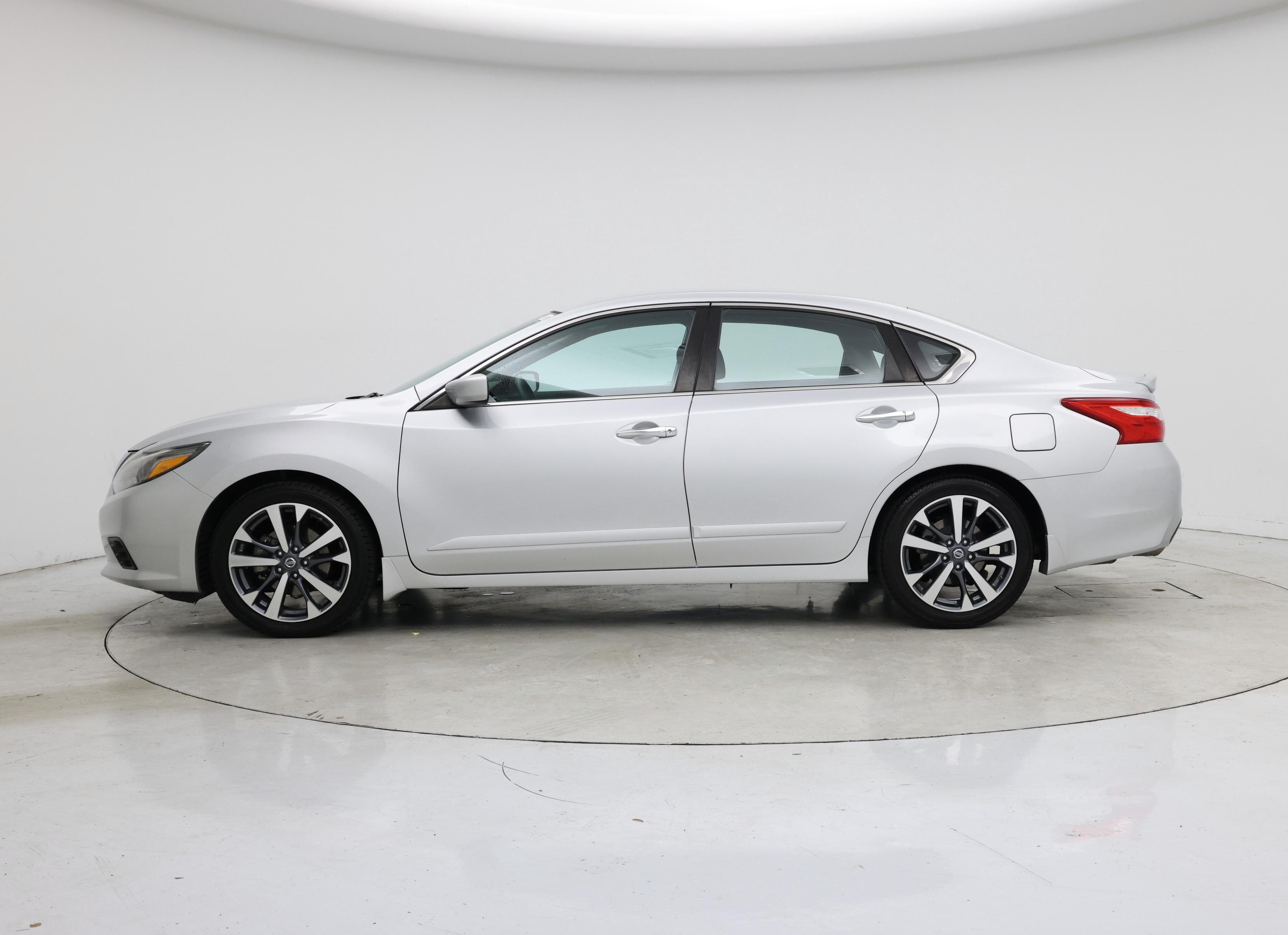 Thumbnail: 2016 Nissan Altima - 3