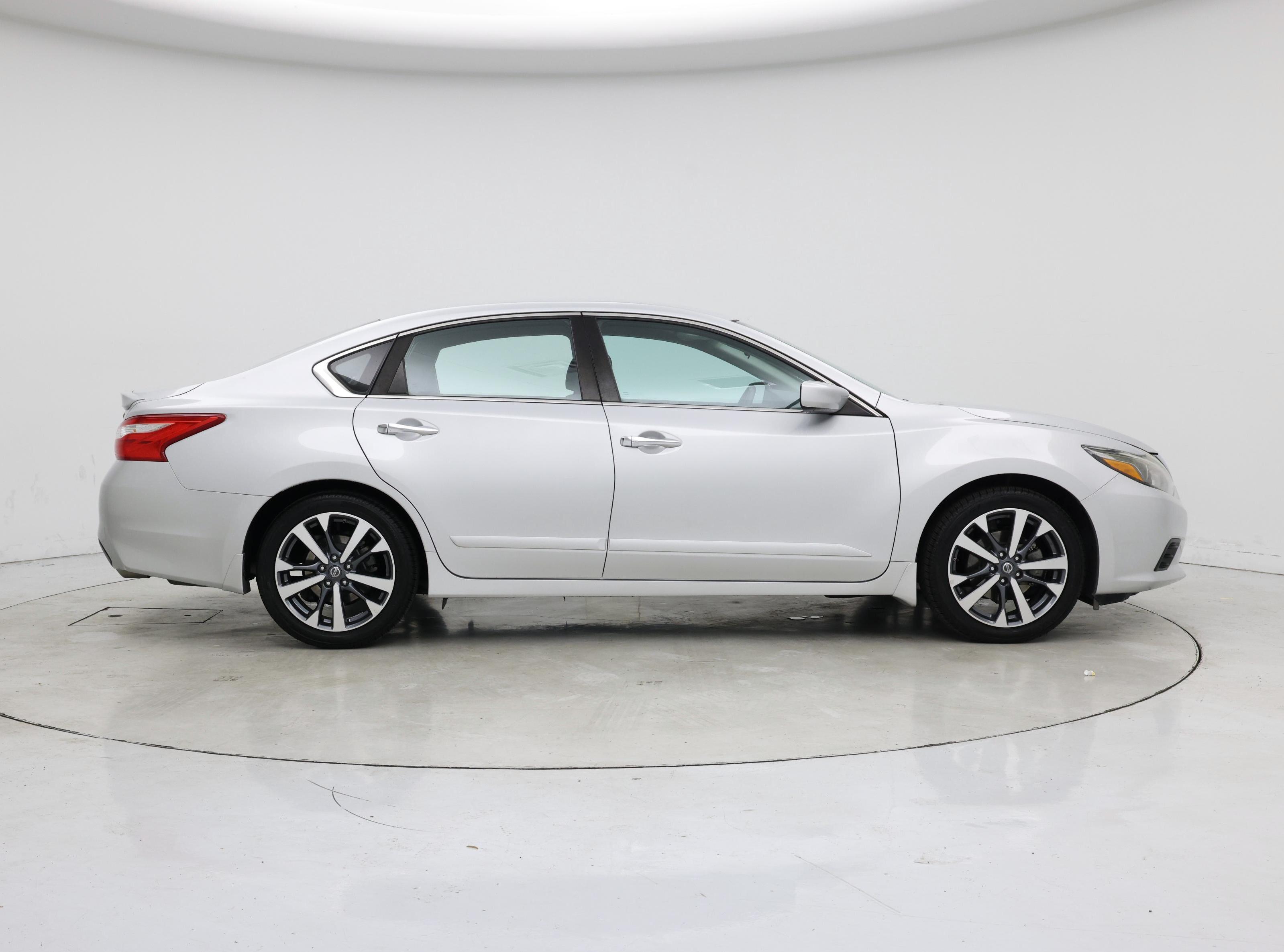 Thumbnail: 2016 Nissan Altima - 7