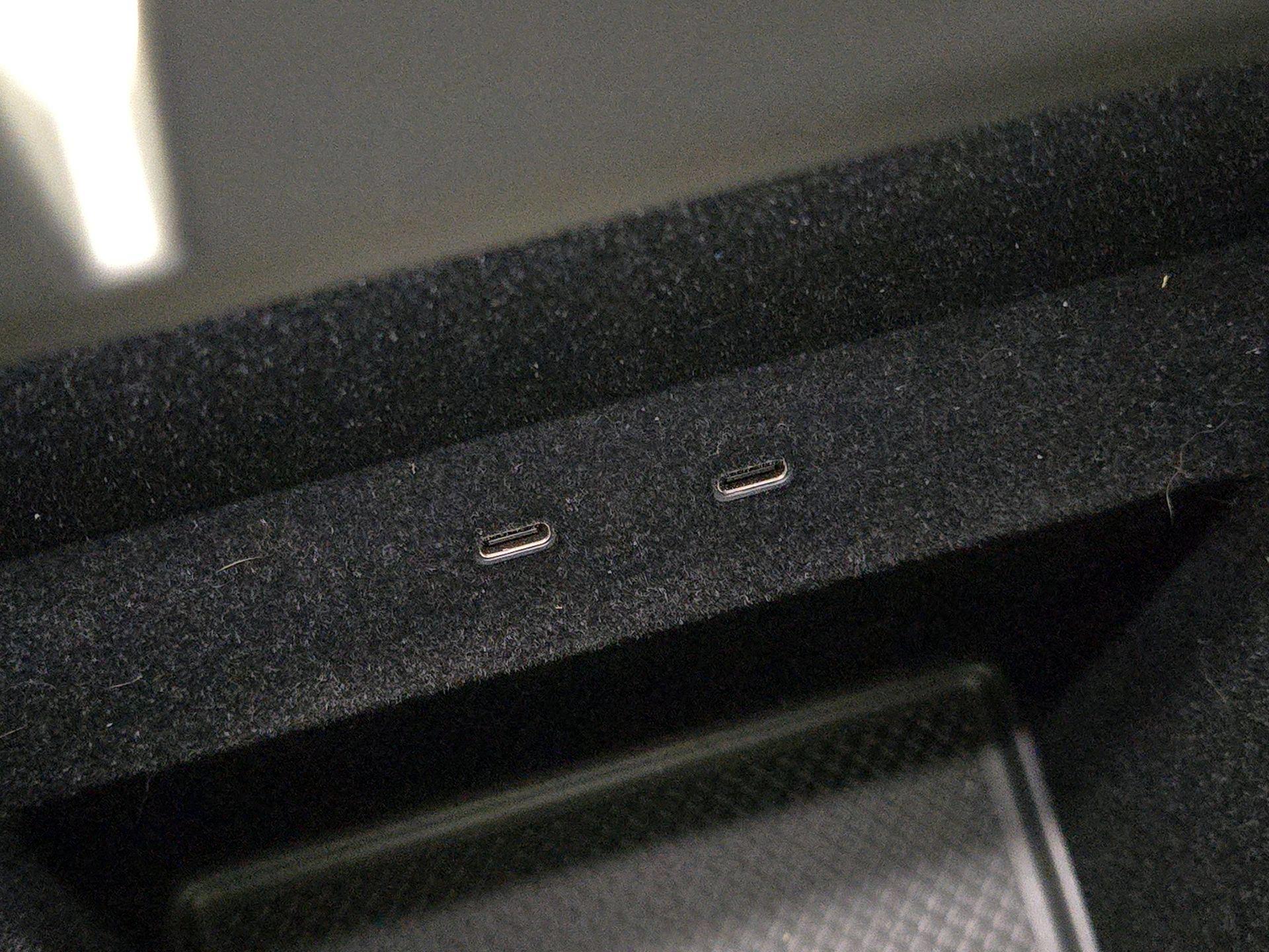 Thumbnail: 2024 Rivian R1T - 18