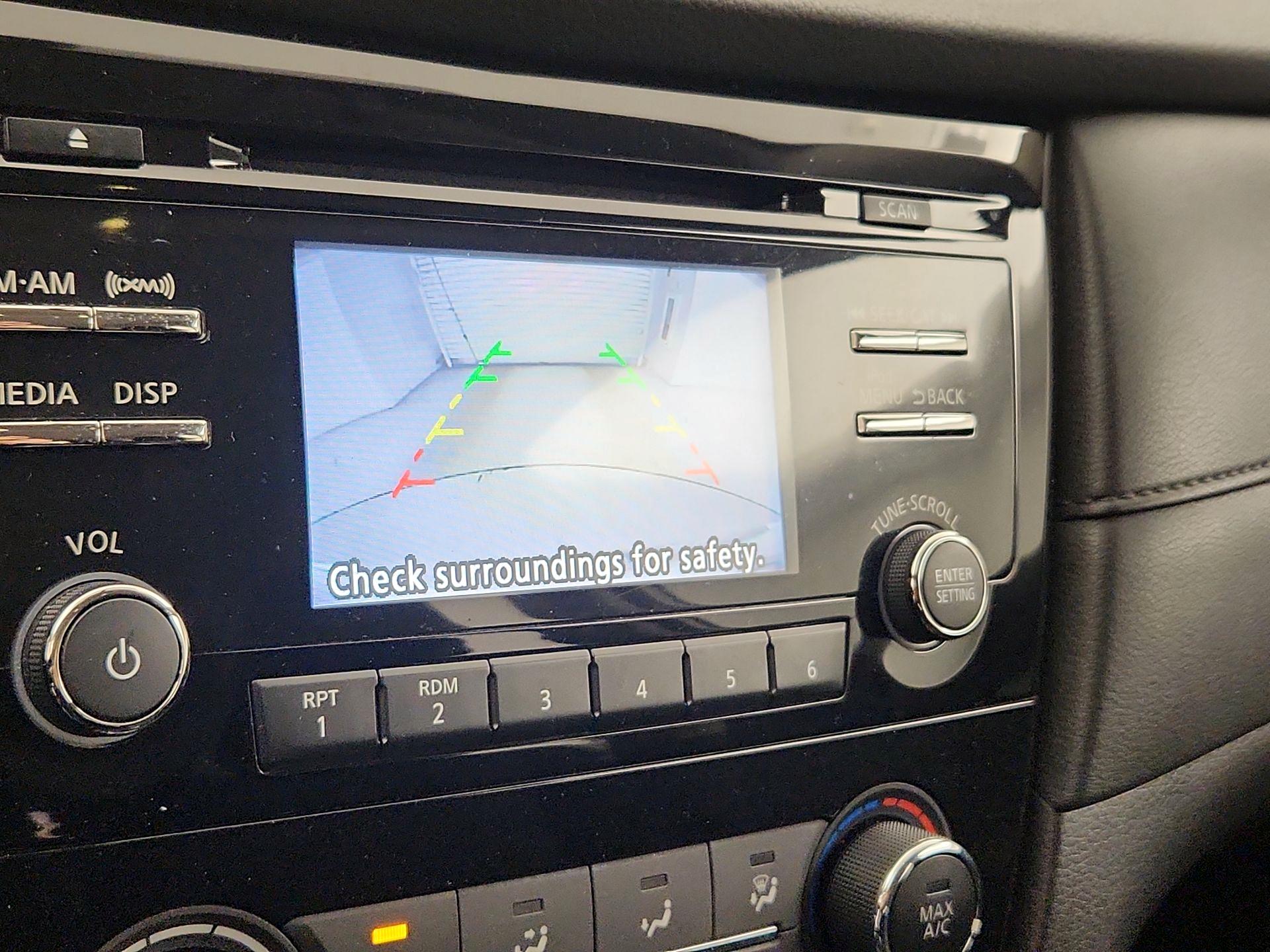 Thumbnail: 2017 Nissan Rogue - 14