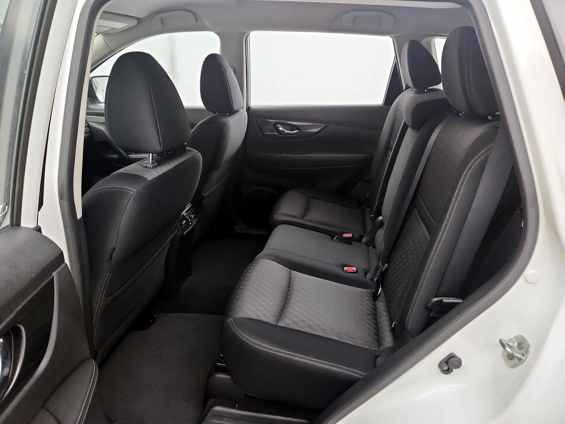 Thumbnail: 2017 Nissan Rogue - 19