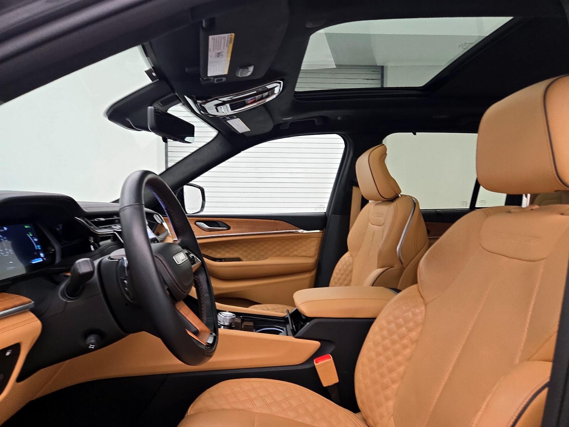 Thumbnail: 2022 Jeep Grand Cherokee - 20