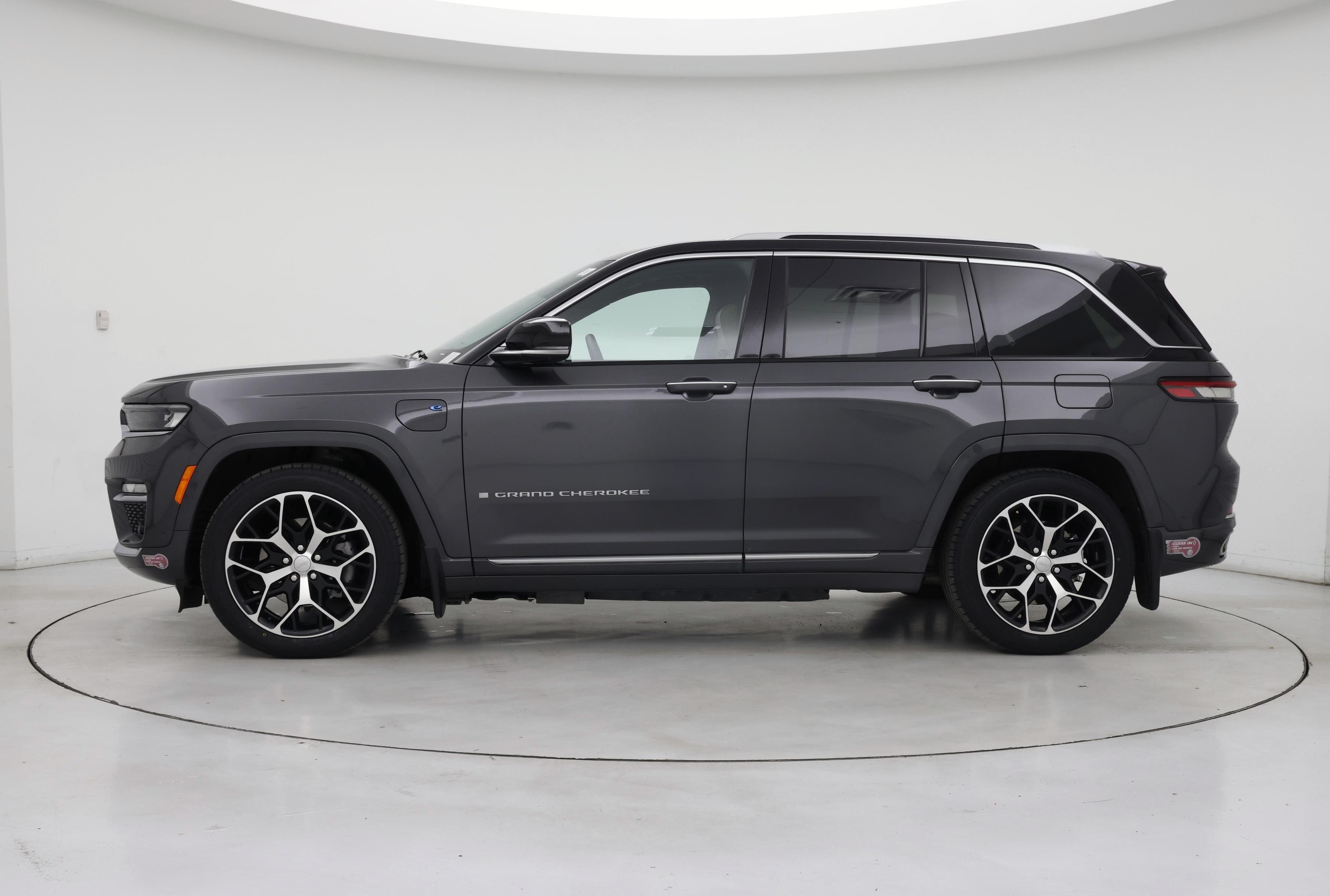Thumbnail: 2022 Jeep Grand Cherokee - 3