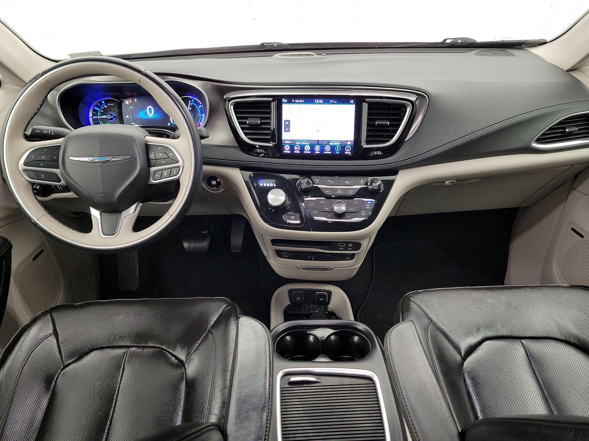 Thumbnail: 2018 Chrysler Pacifica - 9