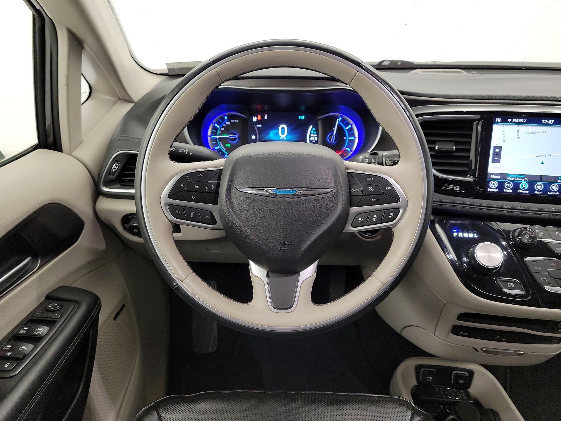 Thumbnail: 2018 Chrysler Pacifica - 10