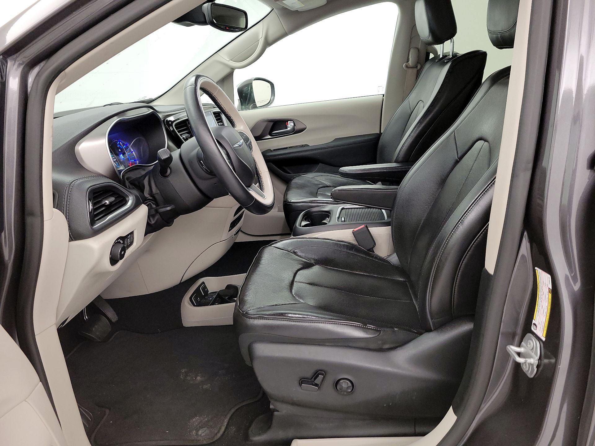 Thumbnail: 2018 Chrysler Pacifica - 11