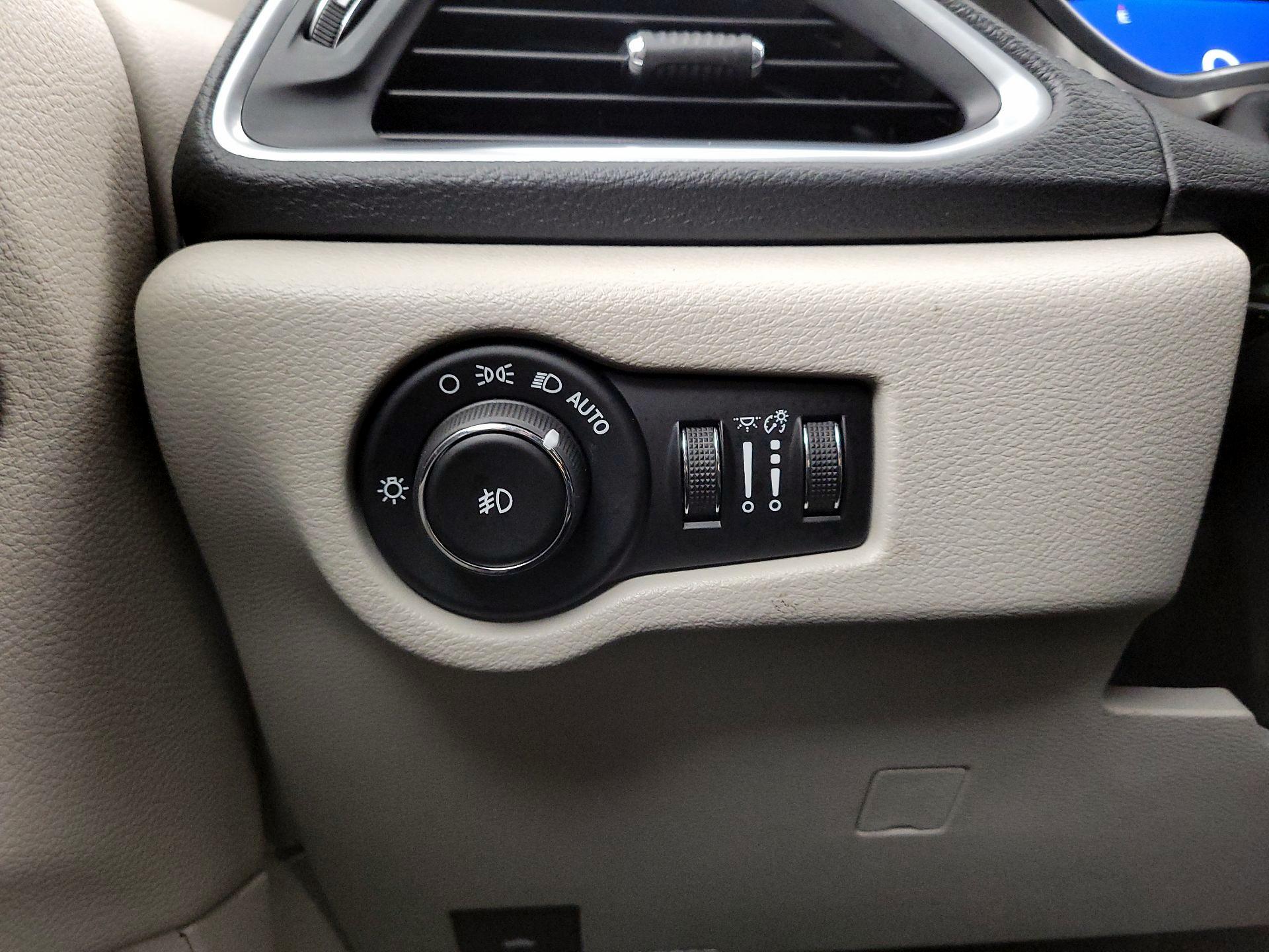 Thumbnail: 2018 Chrysler Pacifica - 13