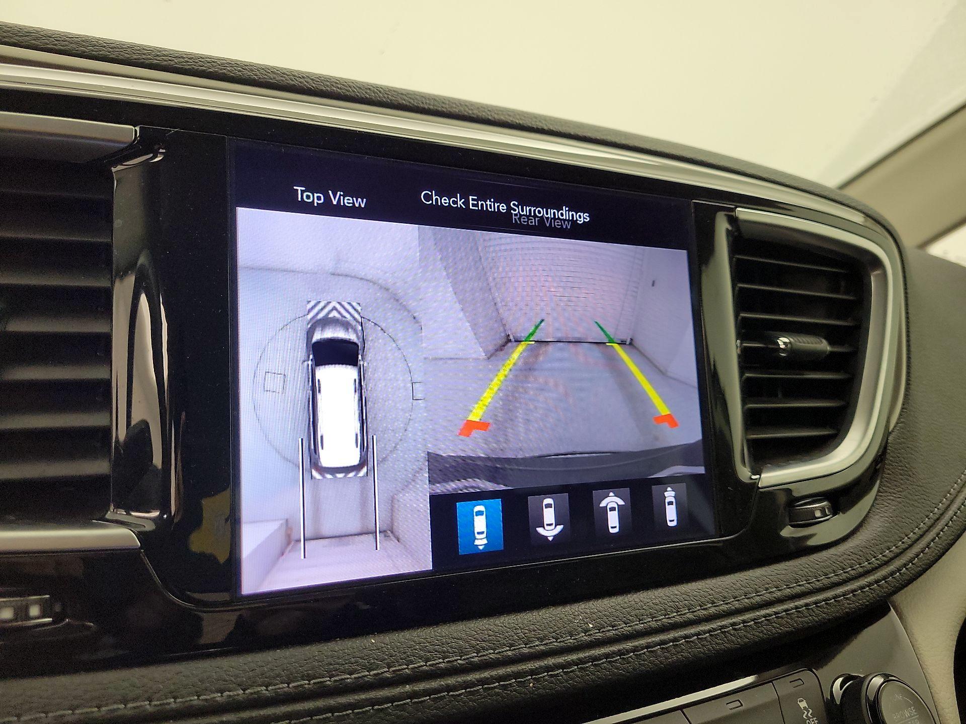 Thumbnail: 2018 Chrysler Pacifica - 15