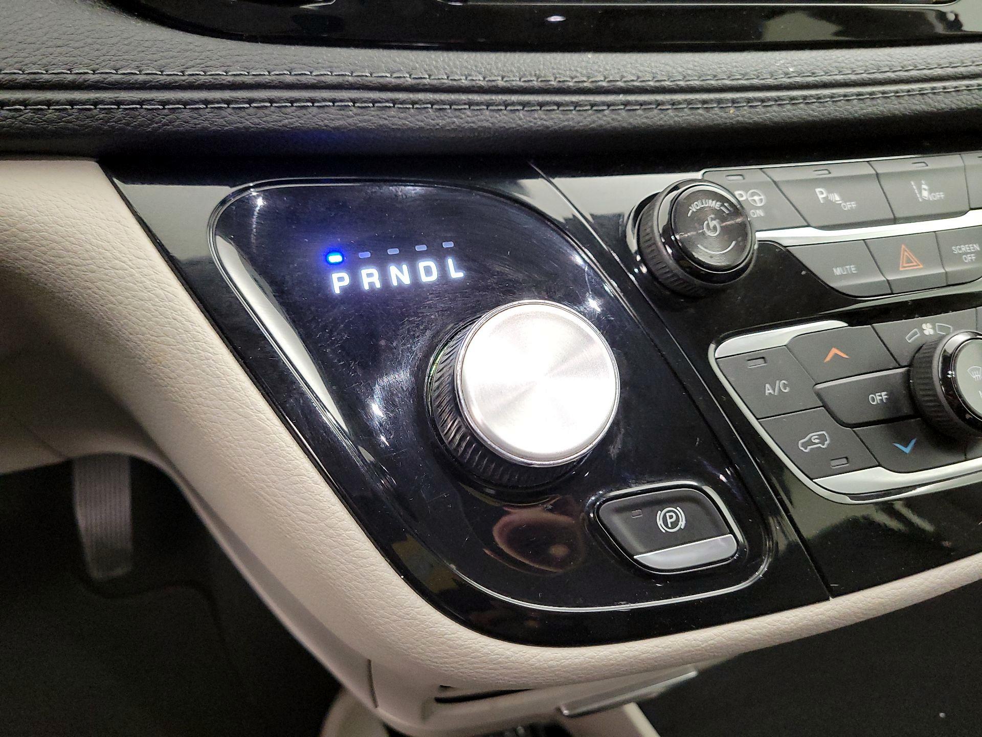 Thumbnail: 2018 Chrysler Pacifica - 18