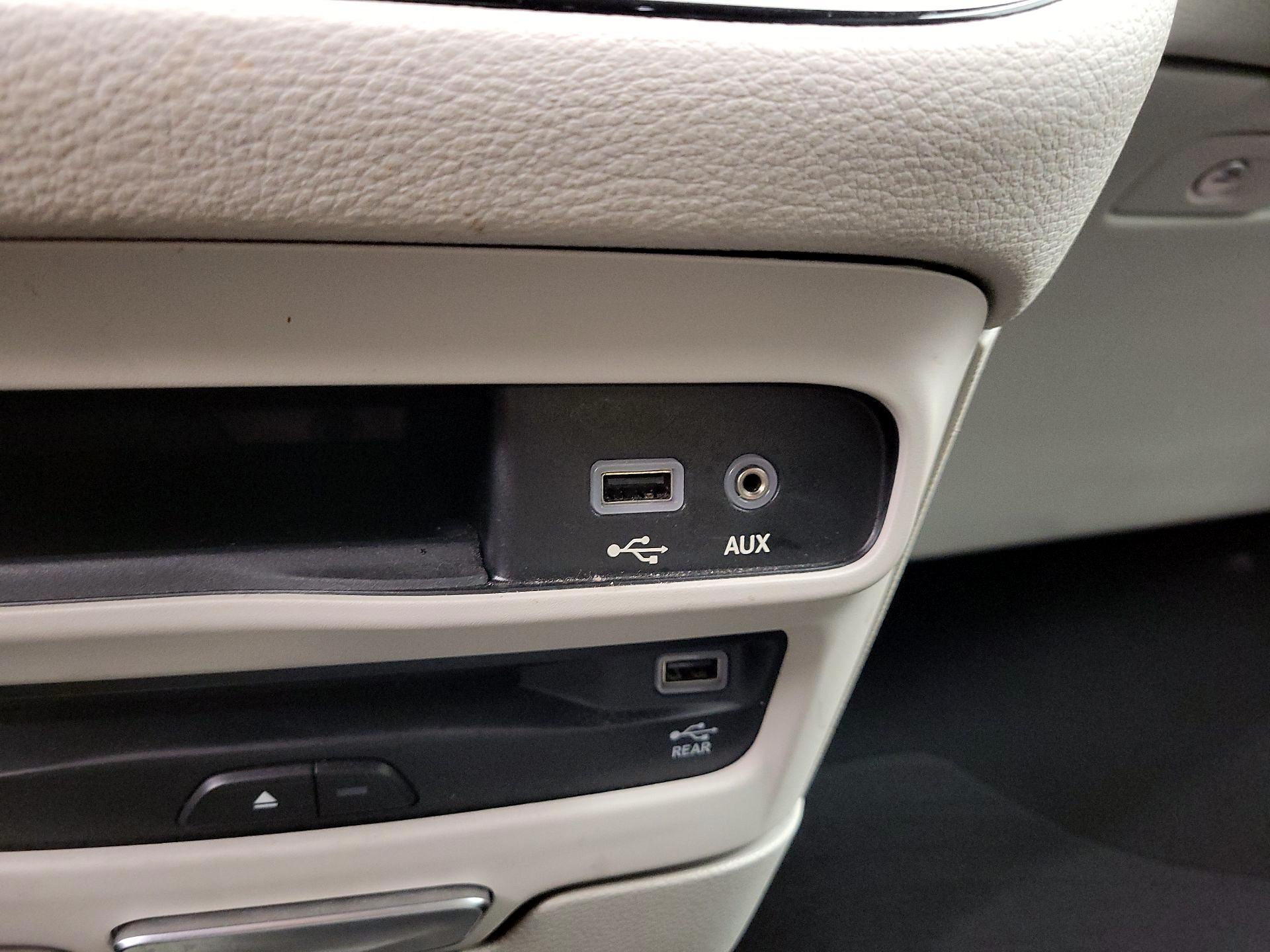 Thumbnail: 2018 Chrysler Pacifica - 19