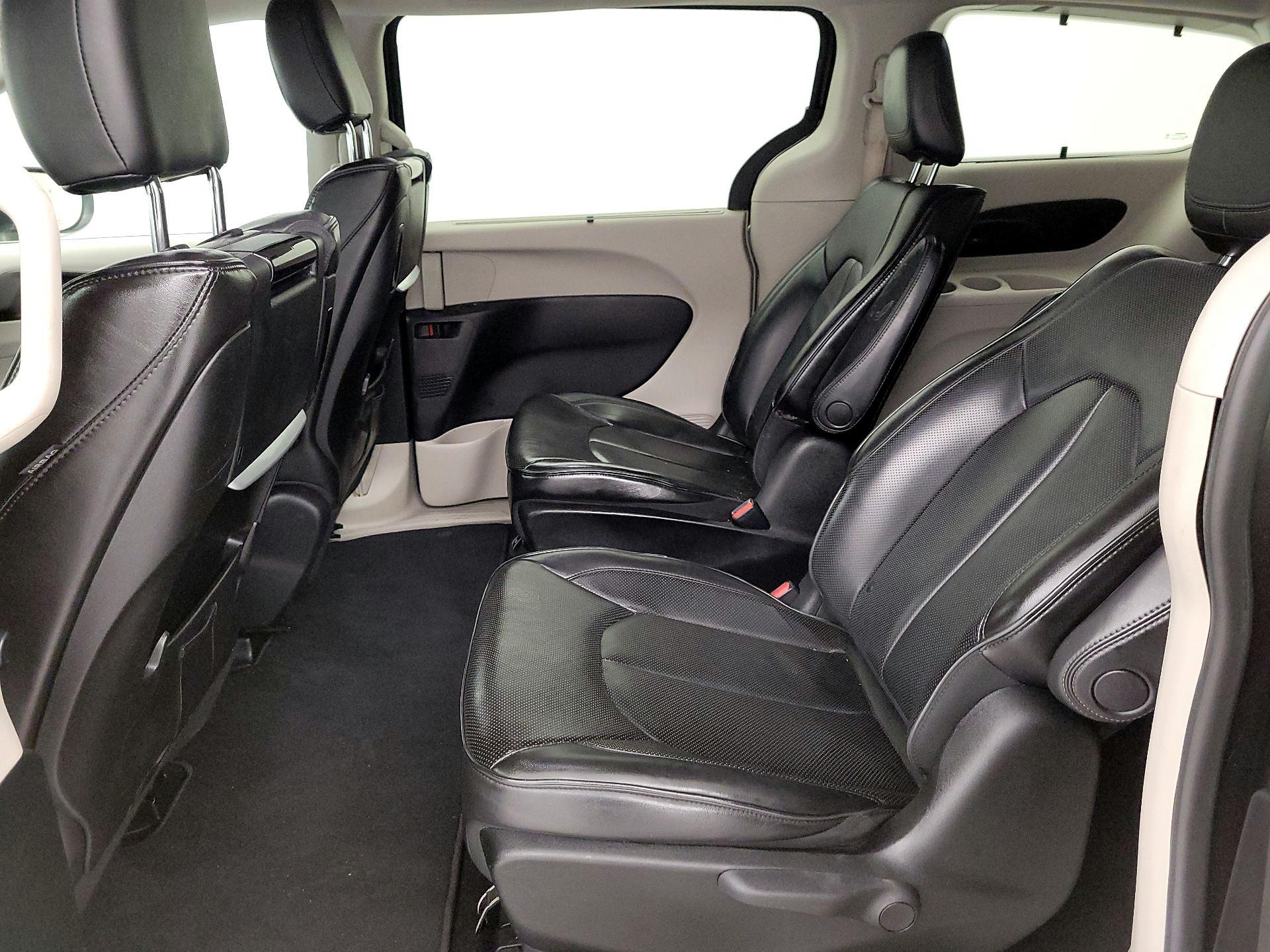 Thumbnail: 2018 Chrysler Pacifica - 20