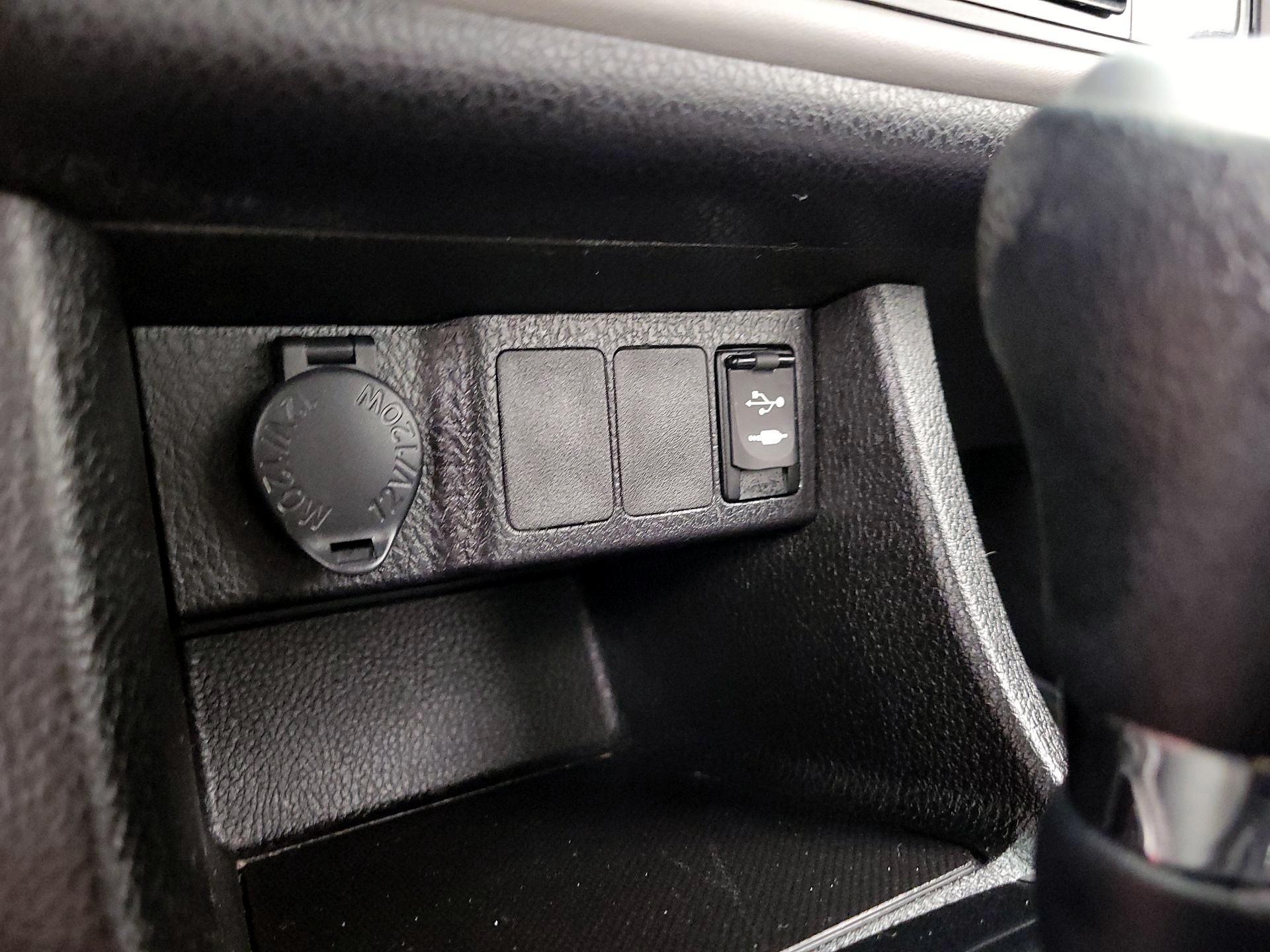 Thumbnail: 2019 Toyota Corolla - 18