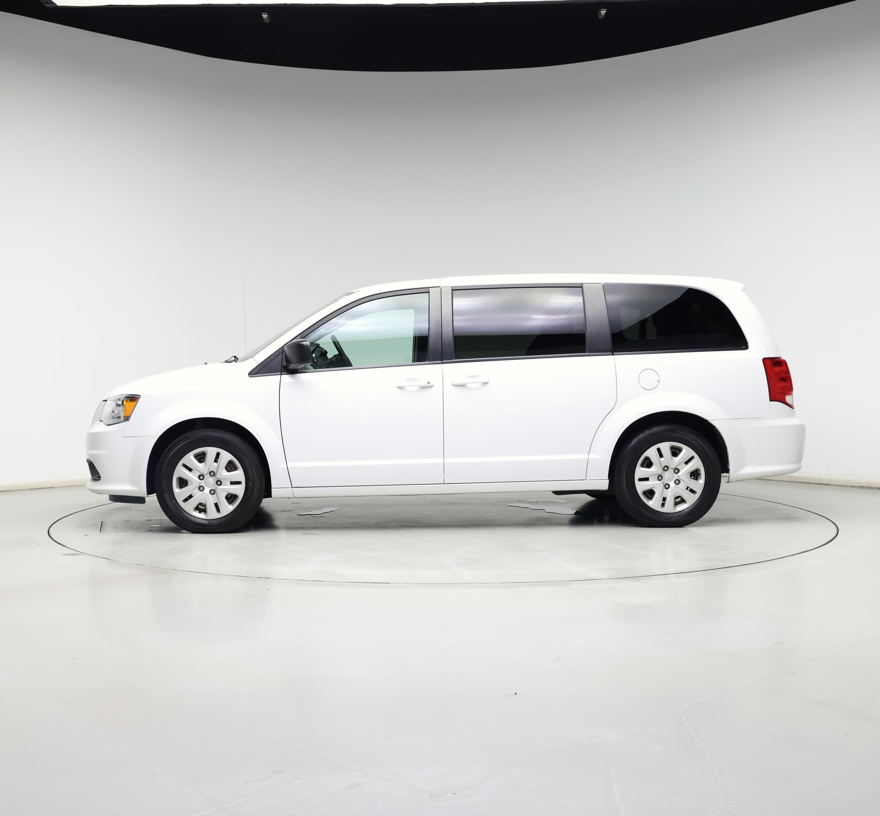 Thumbnail: 2018 Dodge Grand Caravan - 3