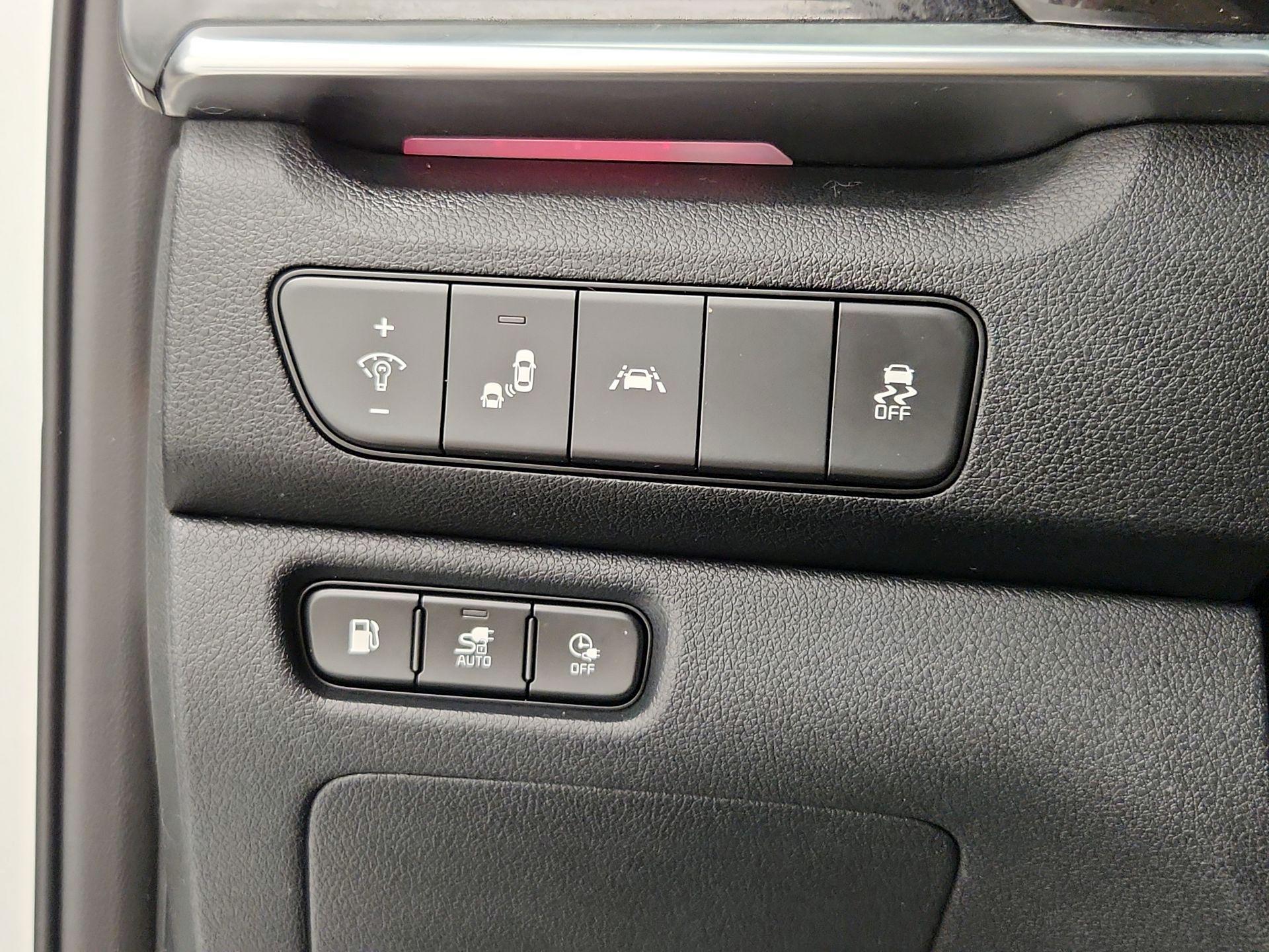 Thumbnail: 2020 Kia Niro - 13