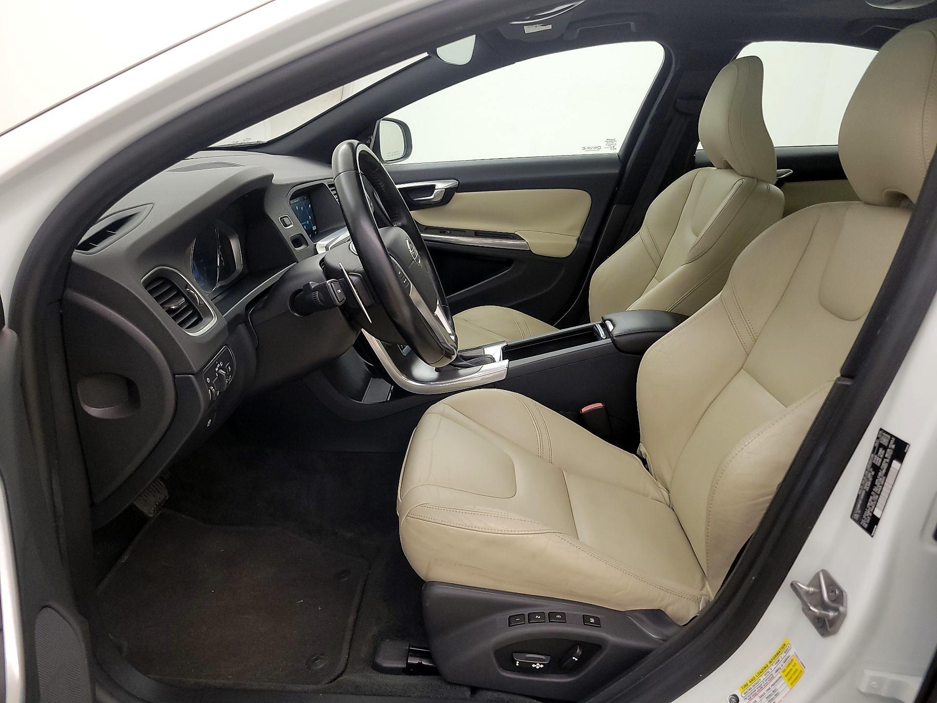 Thumbnail: 2015 Volvo S60 - 11