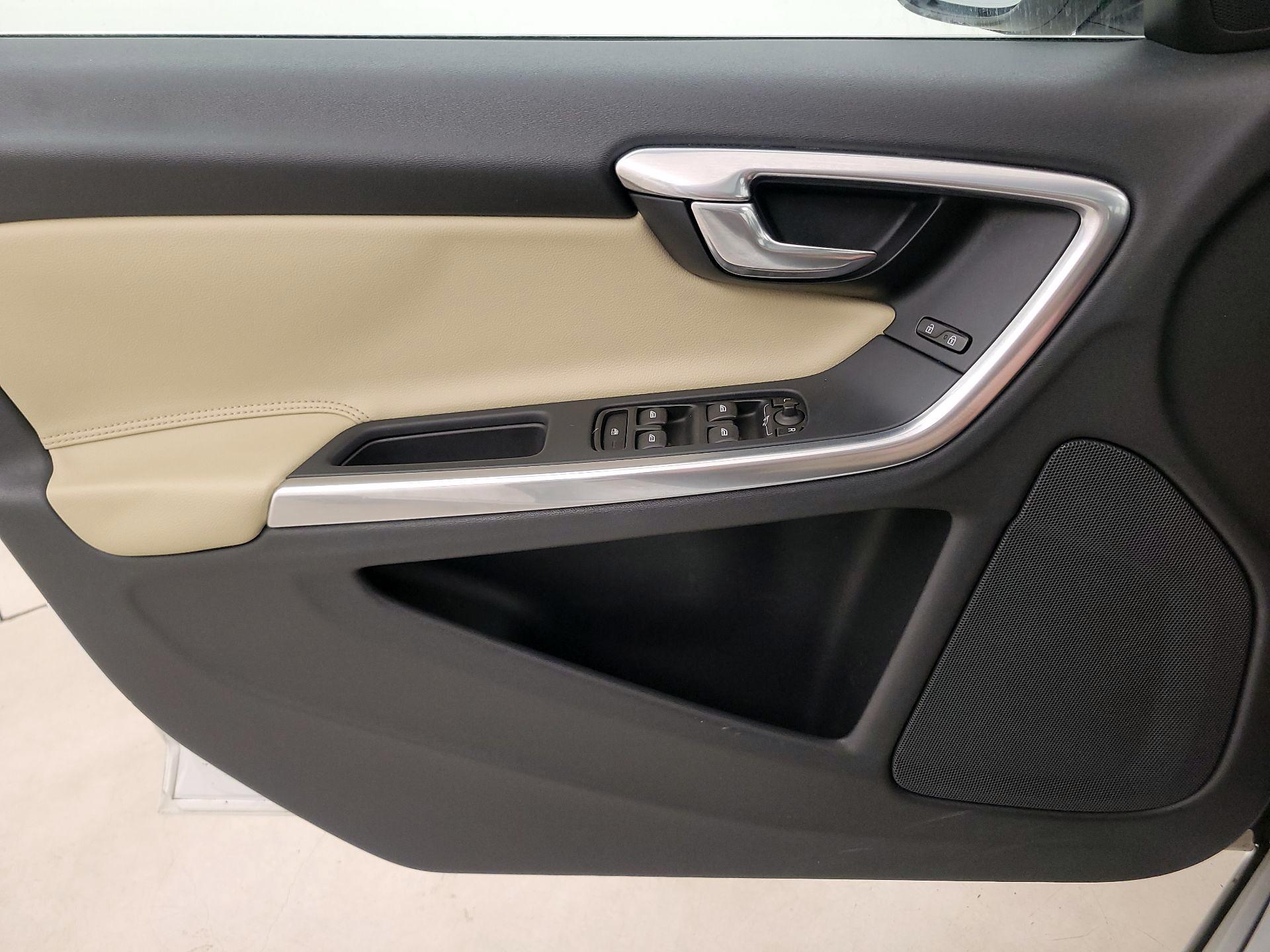Thumbnail: 2015 Volvo S60 - 12