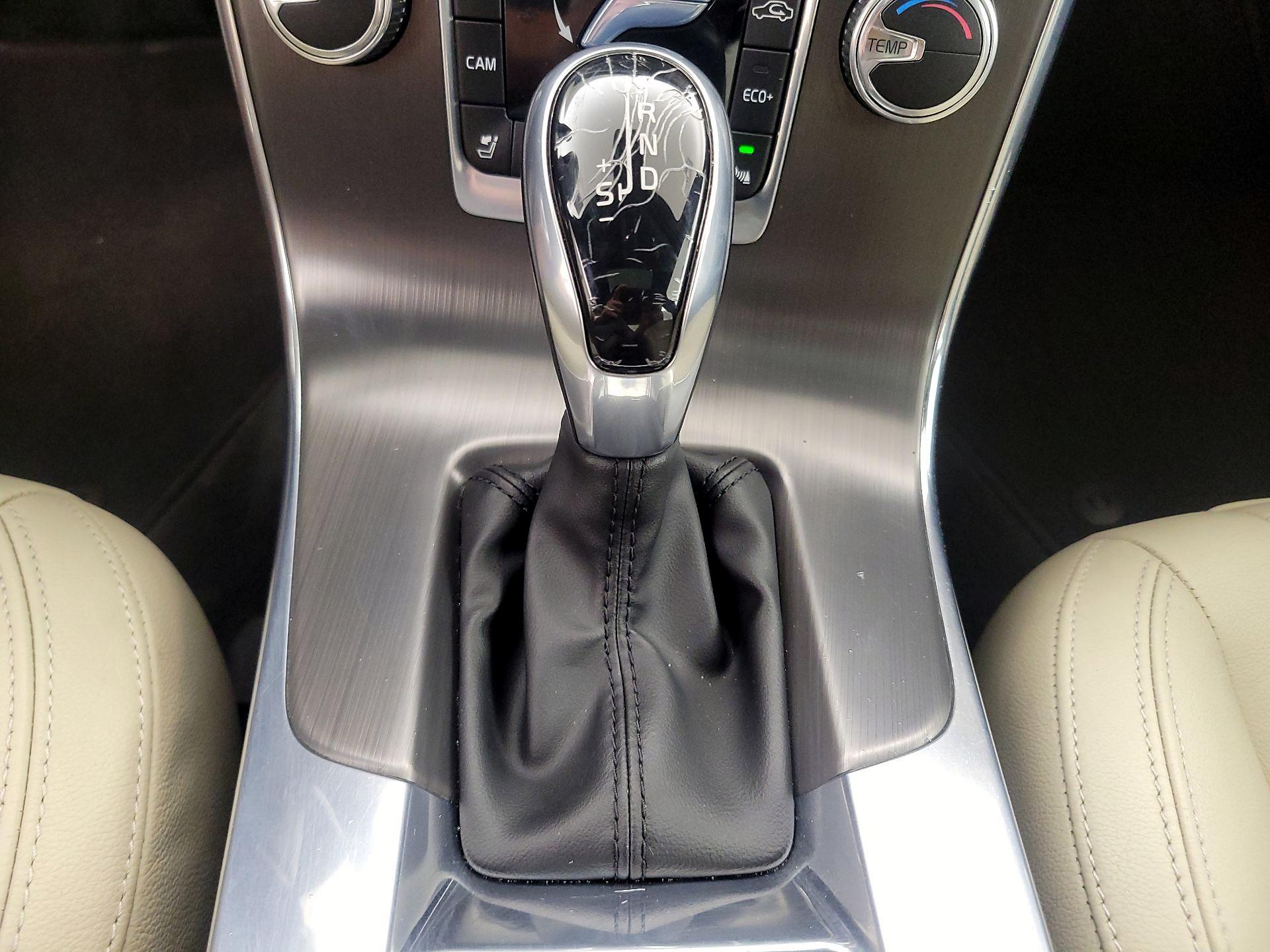 Thumbnail: 2015 Volvo S60 - 18