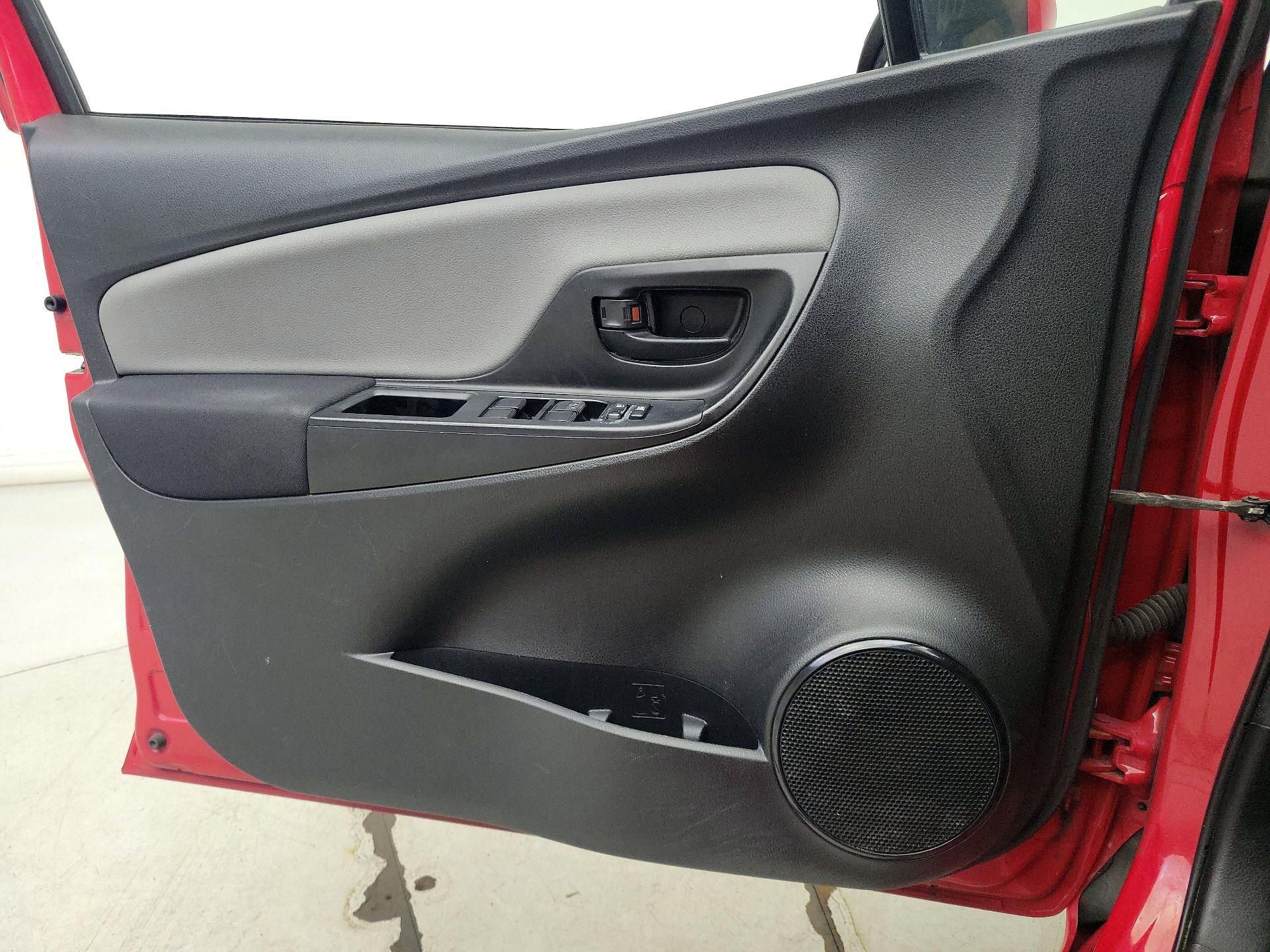 Thumbnail: 2016 Toyota Yaris - 12