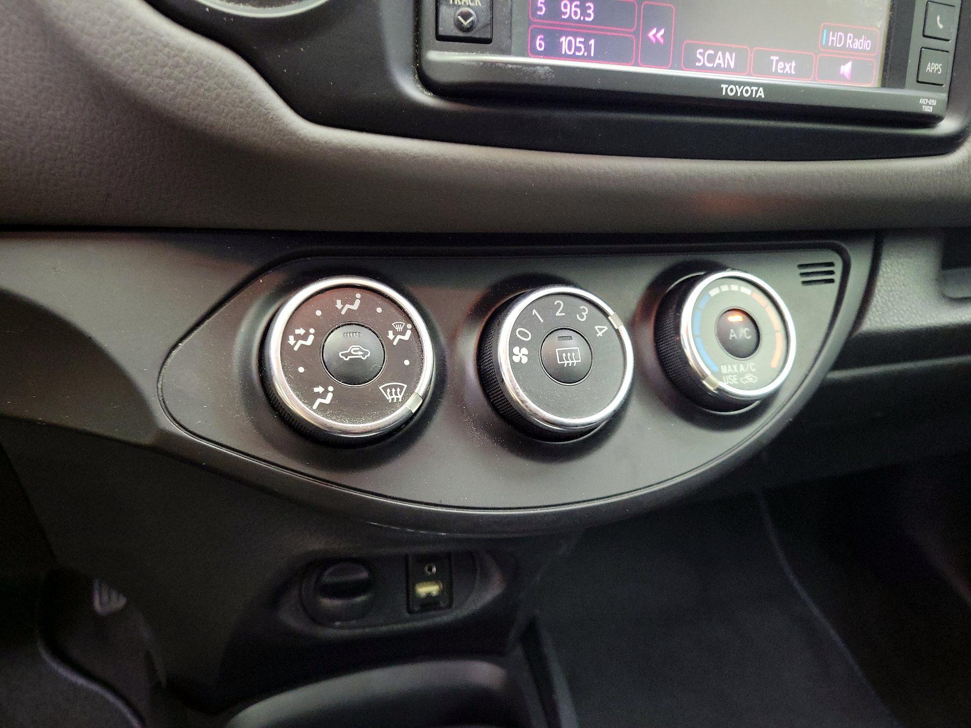 Thumbnail: 2016 Toyota Yaris - 15