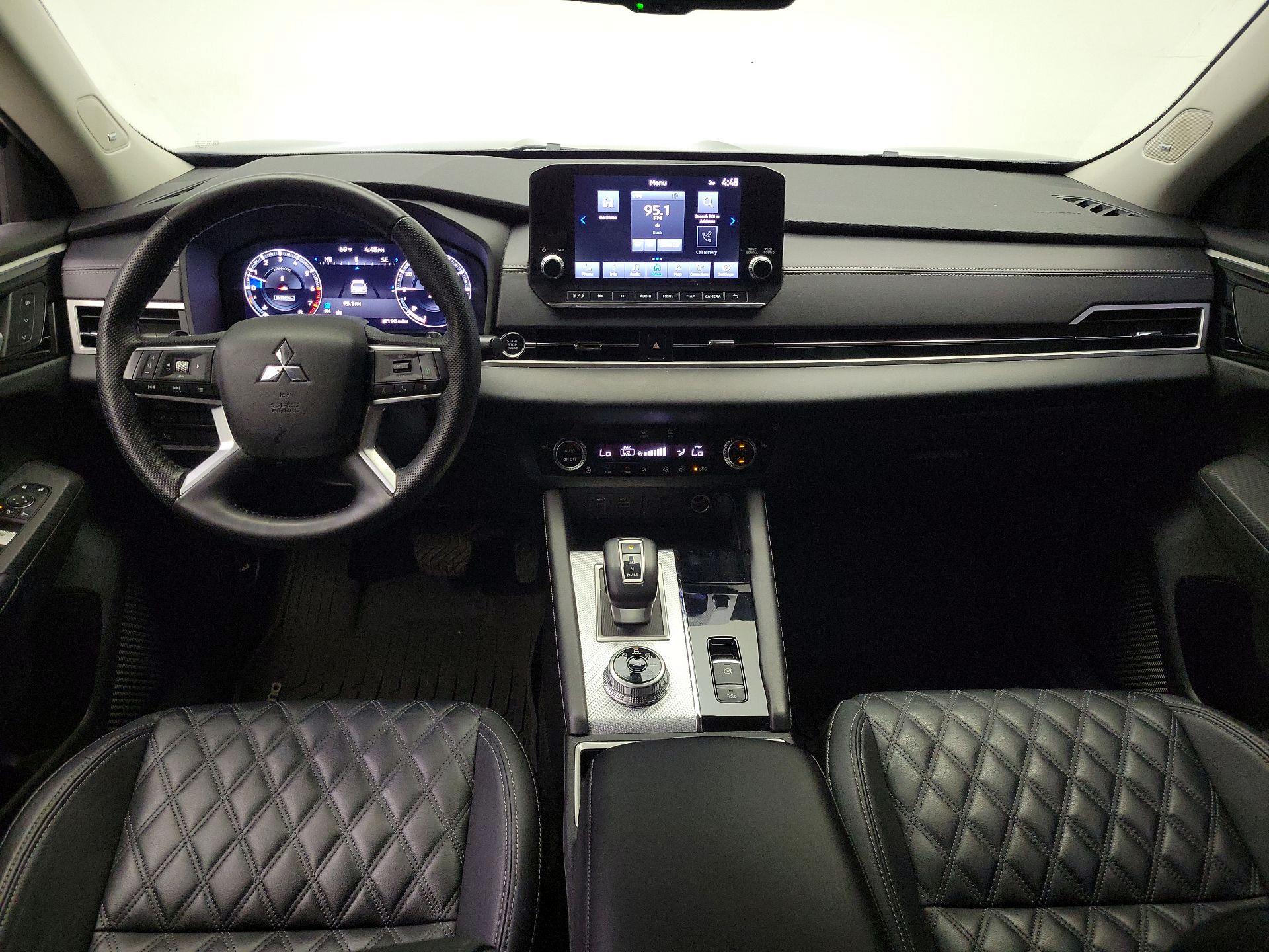 Thumbnail: 2023 Mitsubishi Outlander - 9