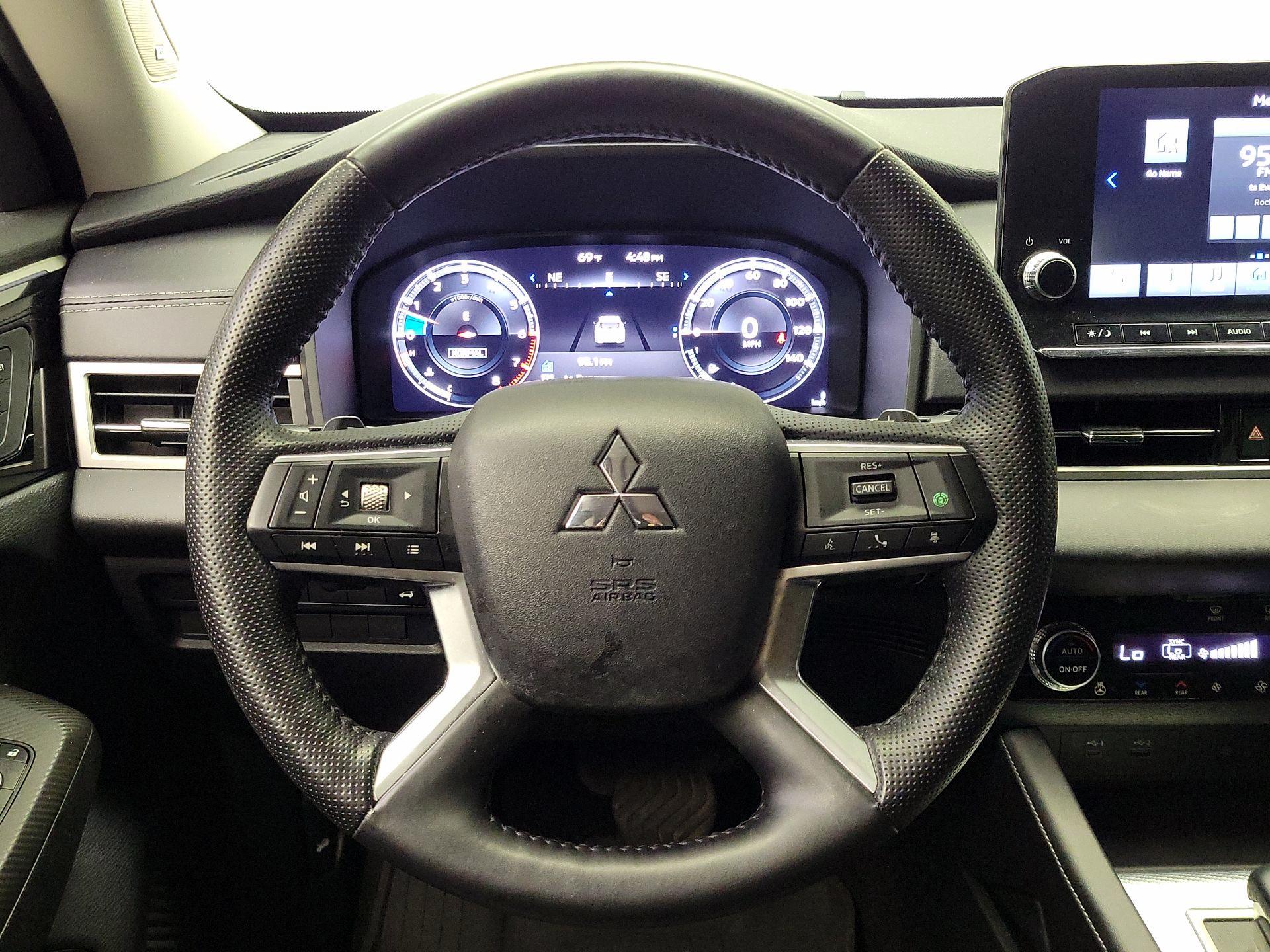 Thumbnail: 2023 Mitsubishi Outlander - 10