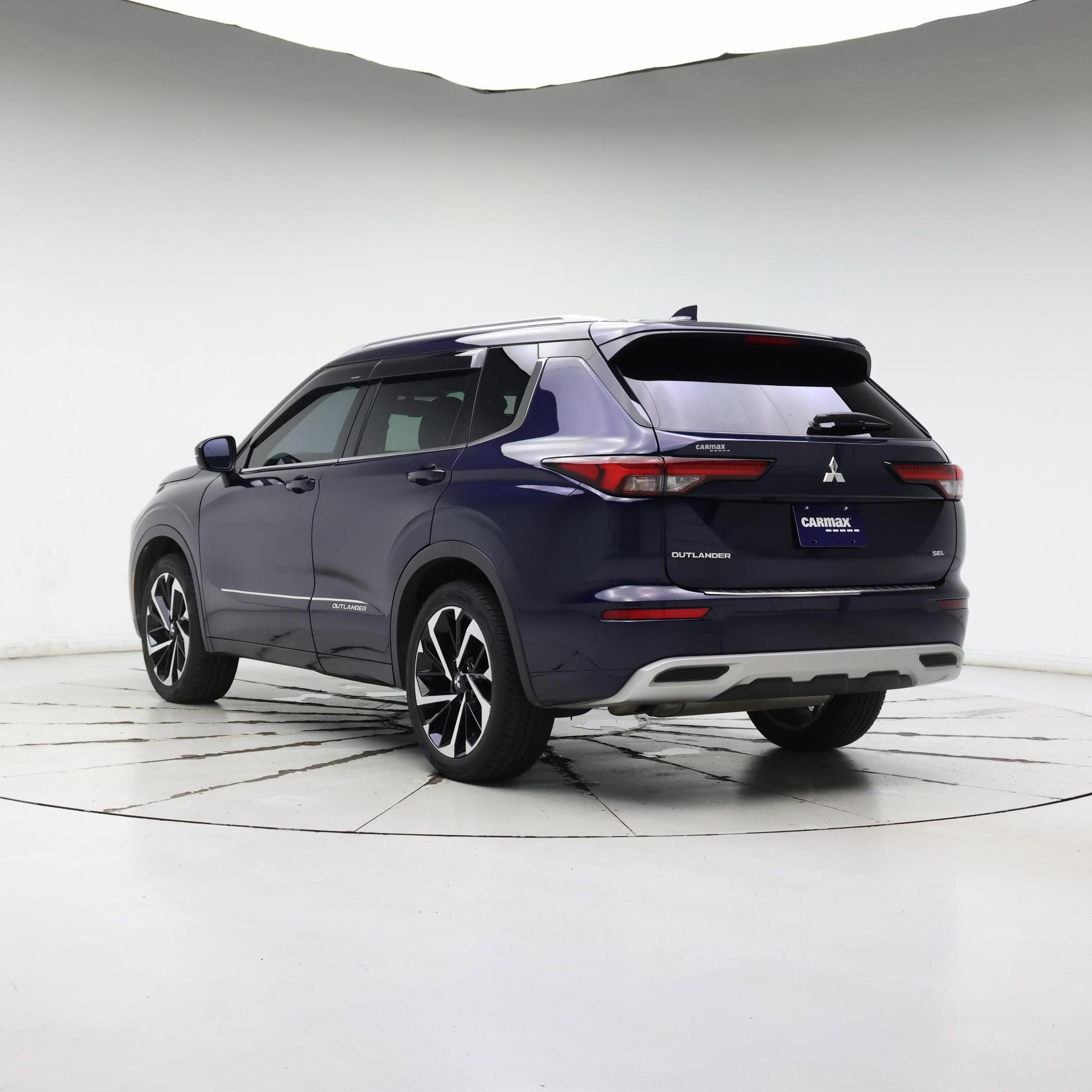 Thumbnail: 2023 Mitsubishi Outlander - 2