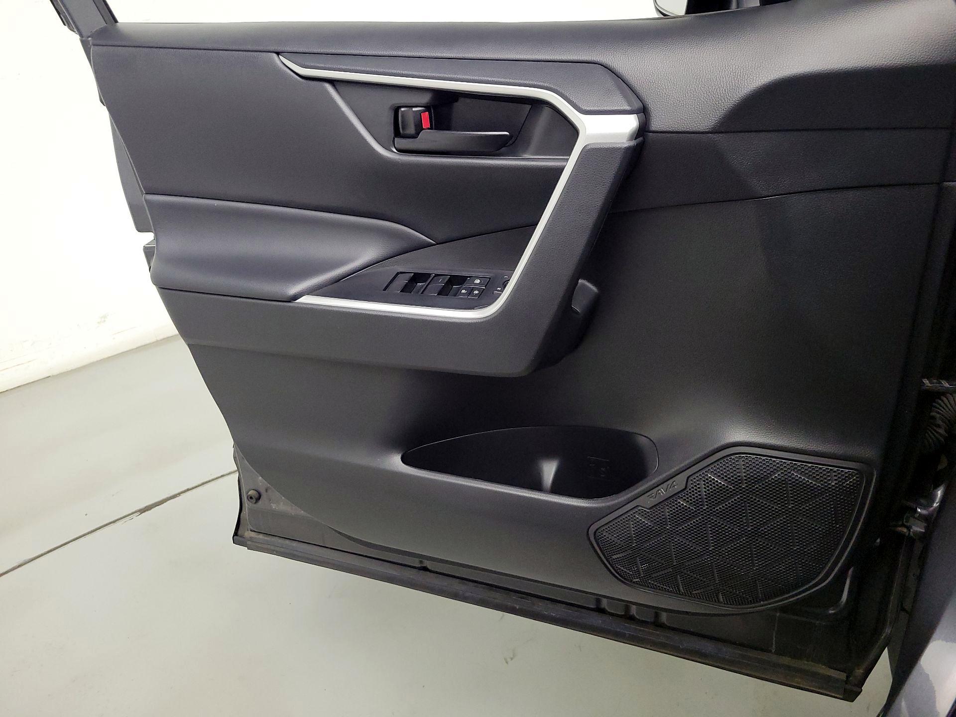 Thumbnail: 2022 Toyota RAV4 - 12