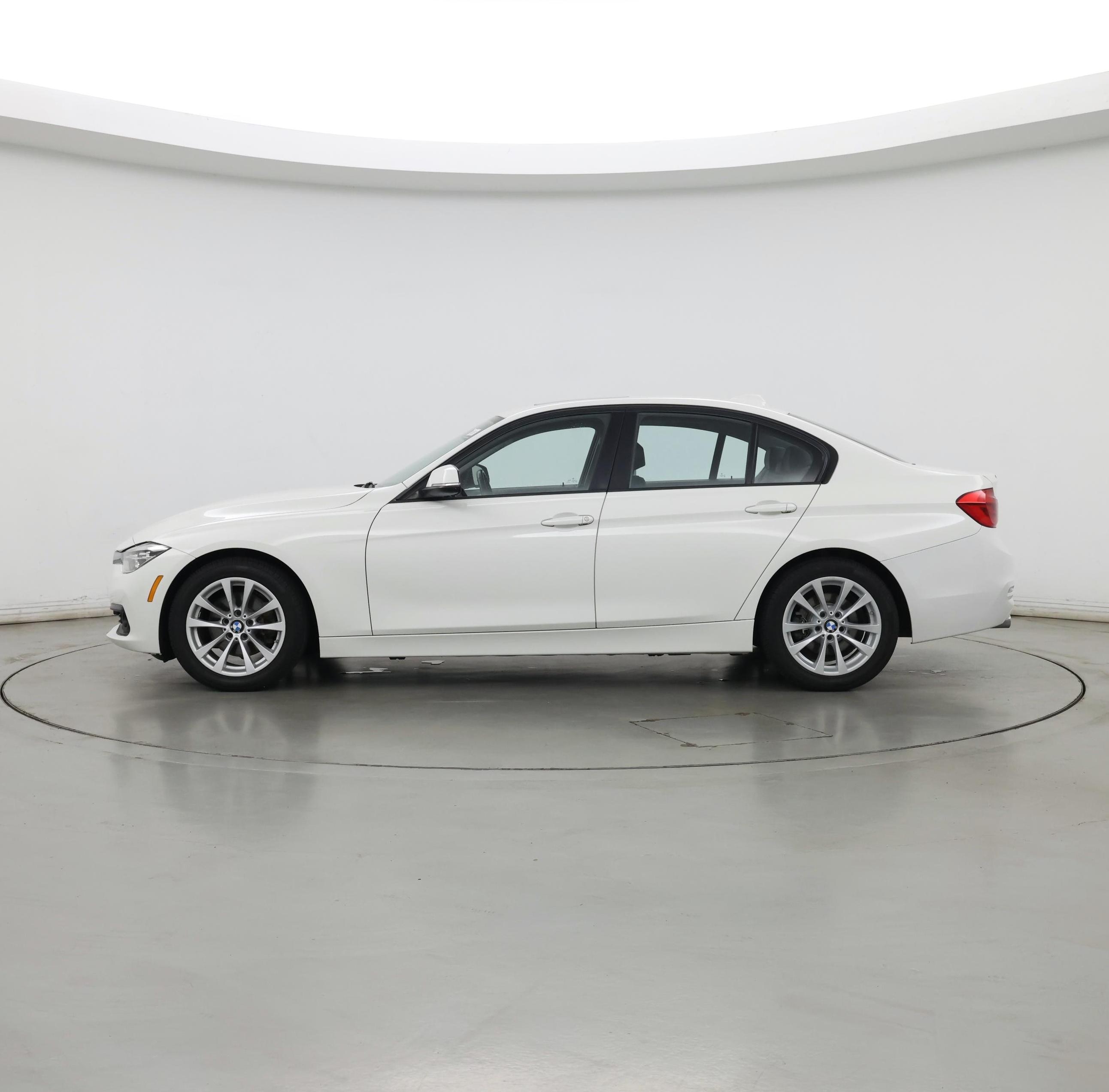 Thumbnail: 2018 BMW 3 Series - 3