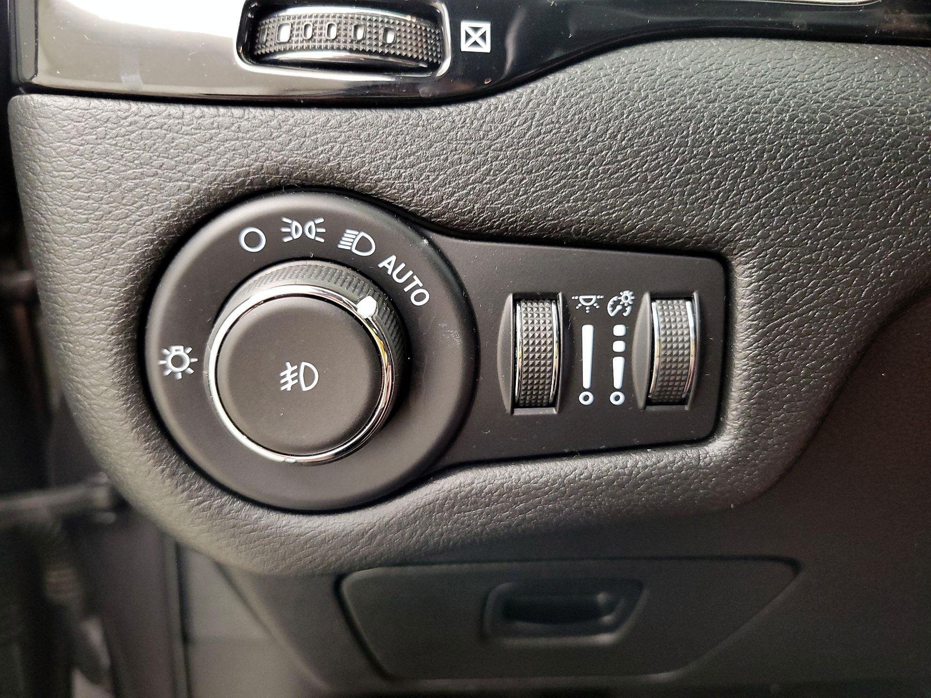 Thumbnail: 2021 Jeep Cherokee - 13