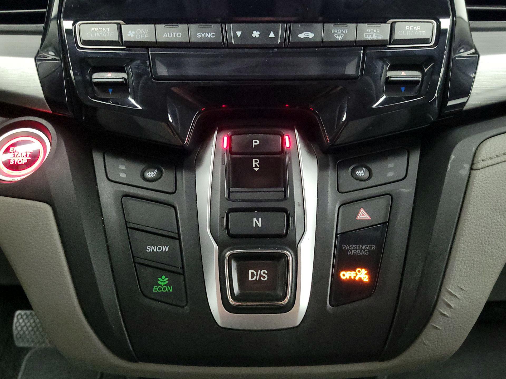 Thumbnail: 2018 Honda Odyssey - 17