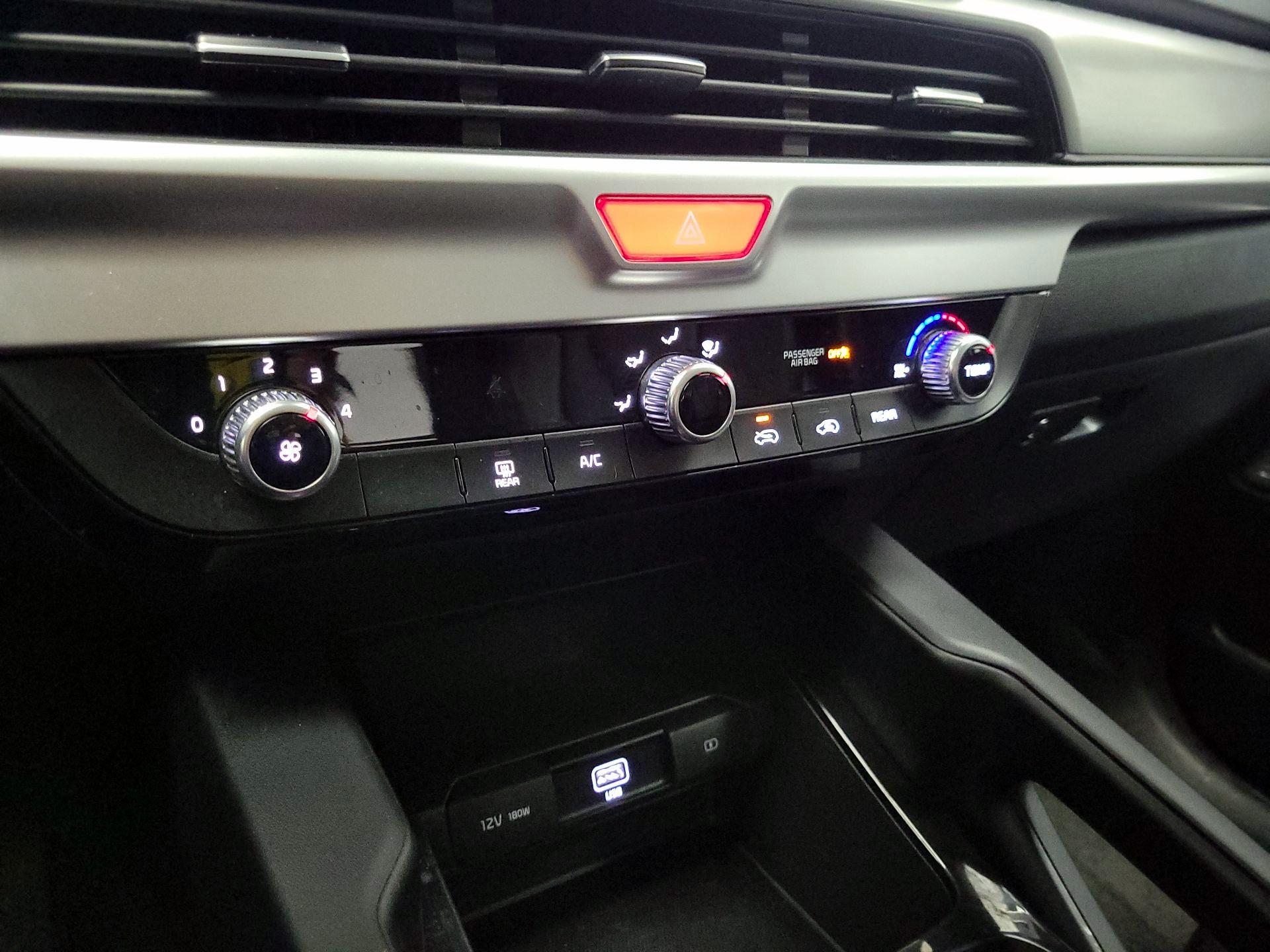 Thumbnail: 2020 Kia Telluride - 16