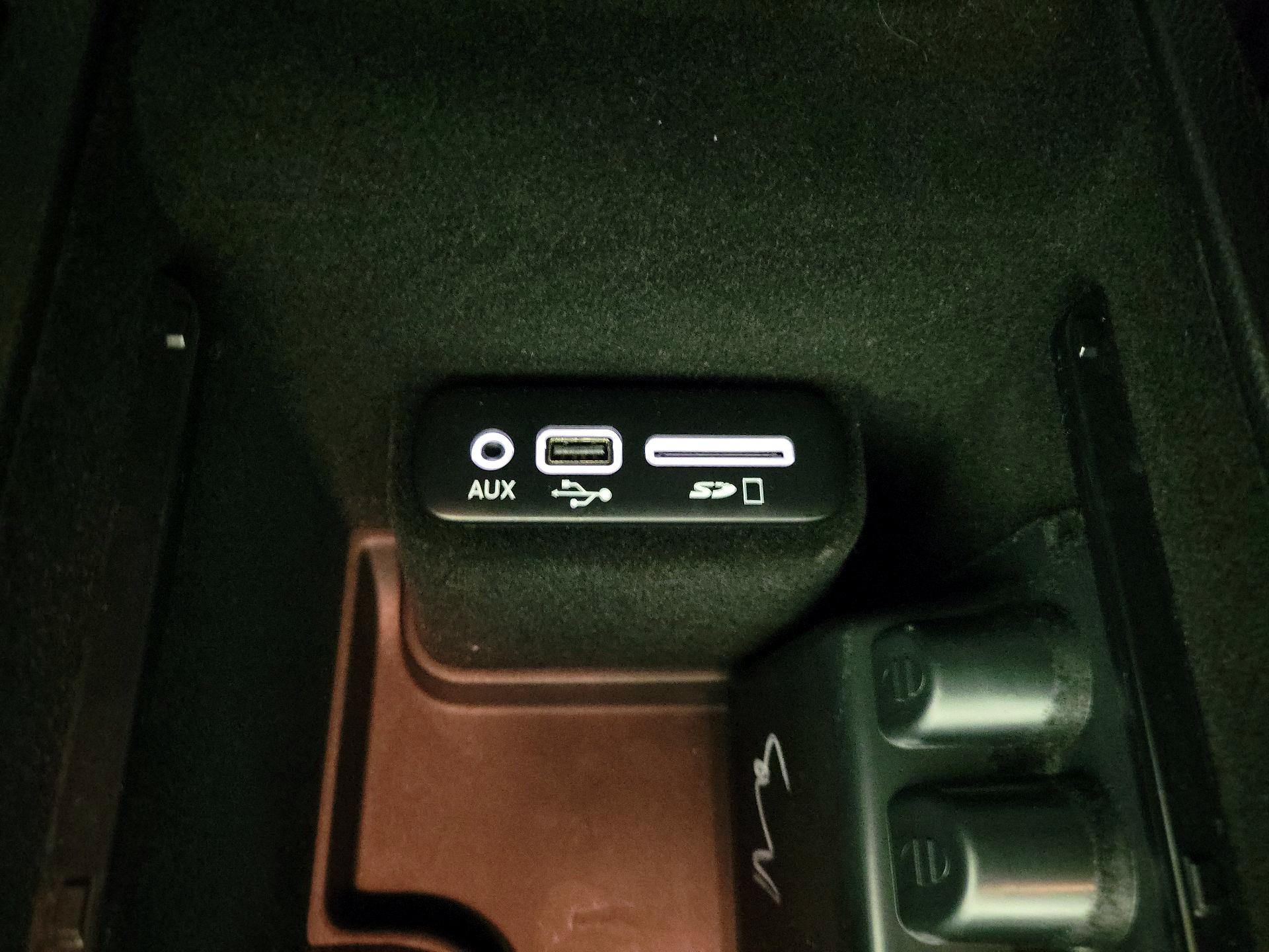Thumbnail: 2015 Chrysler 300 - 19
