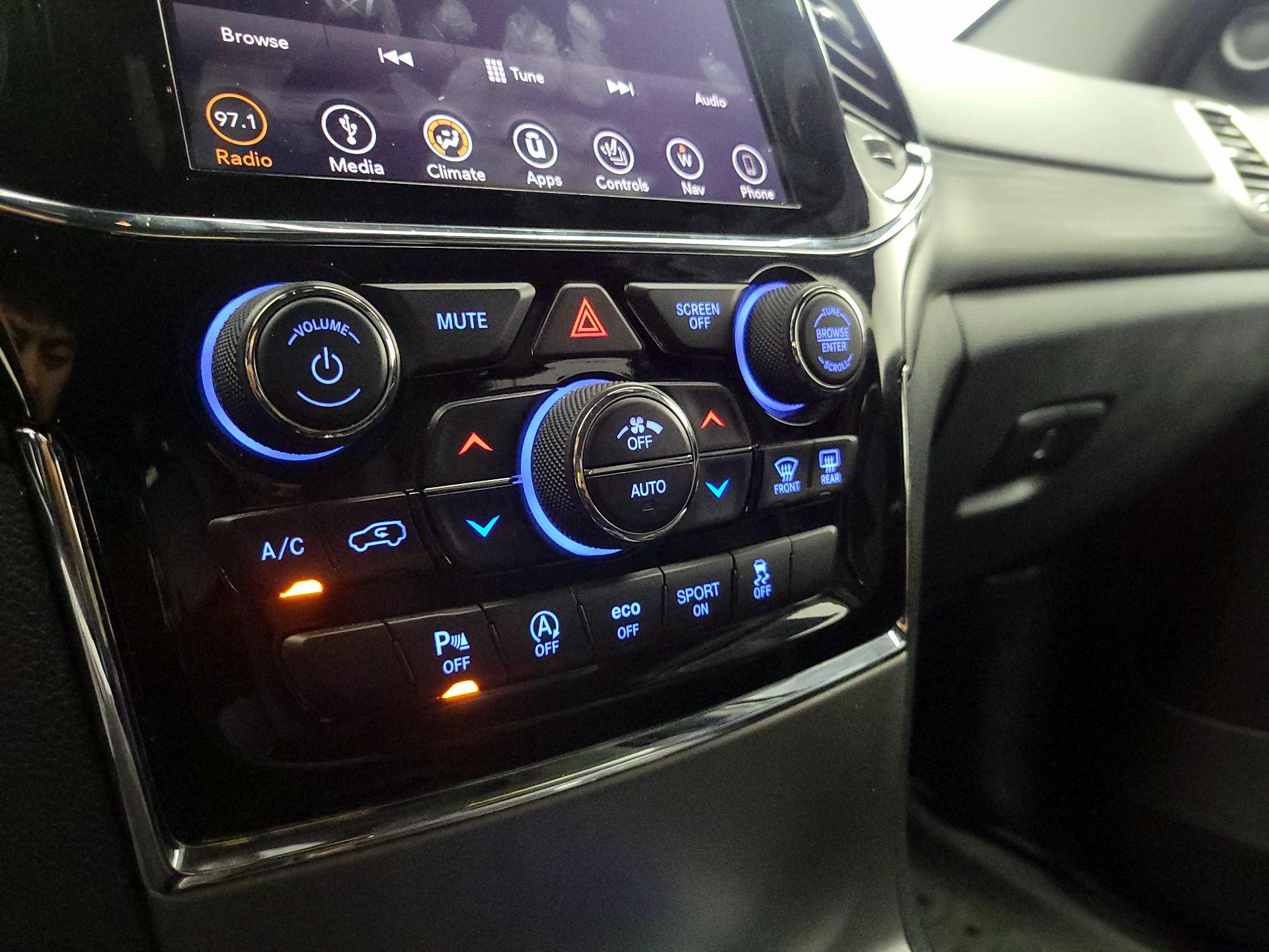 Thumbnail: 2019 Jeep Grand Cherokee - 17