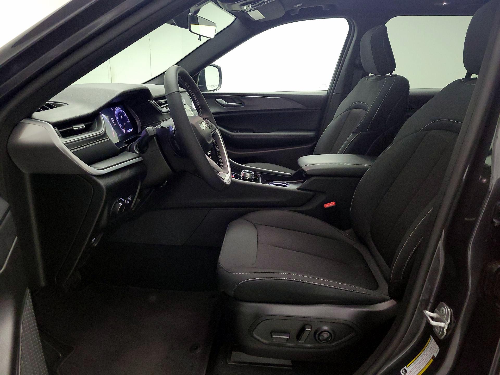 Thumbnail: 2025 Jeep Grand Cherokee - 11