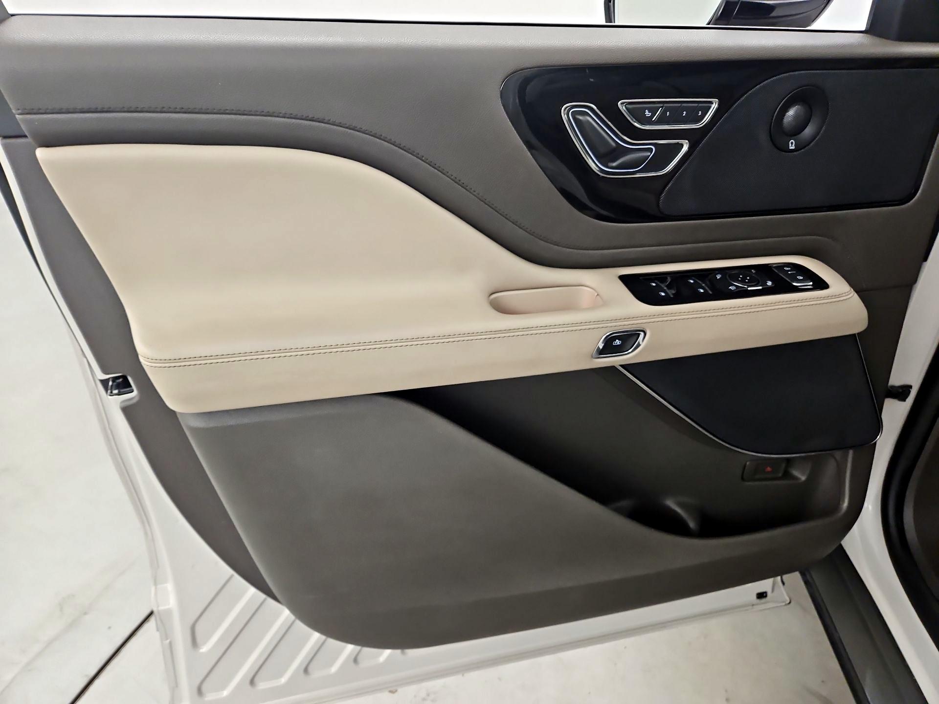 Thumbnail: 2023 Lincoln Aviator - 12