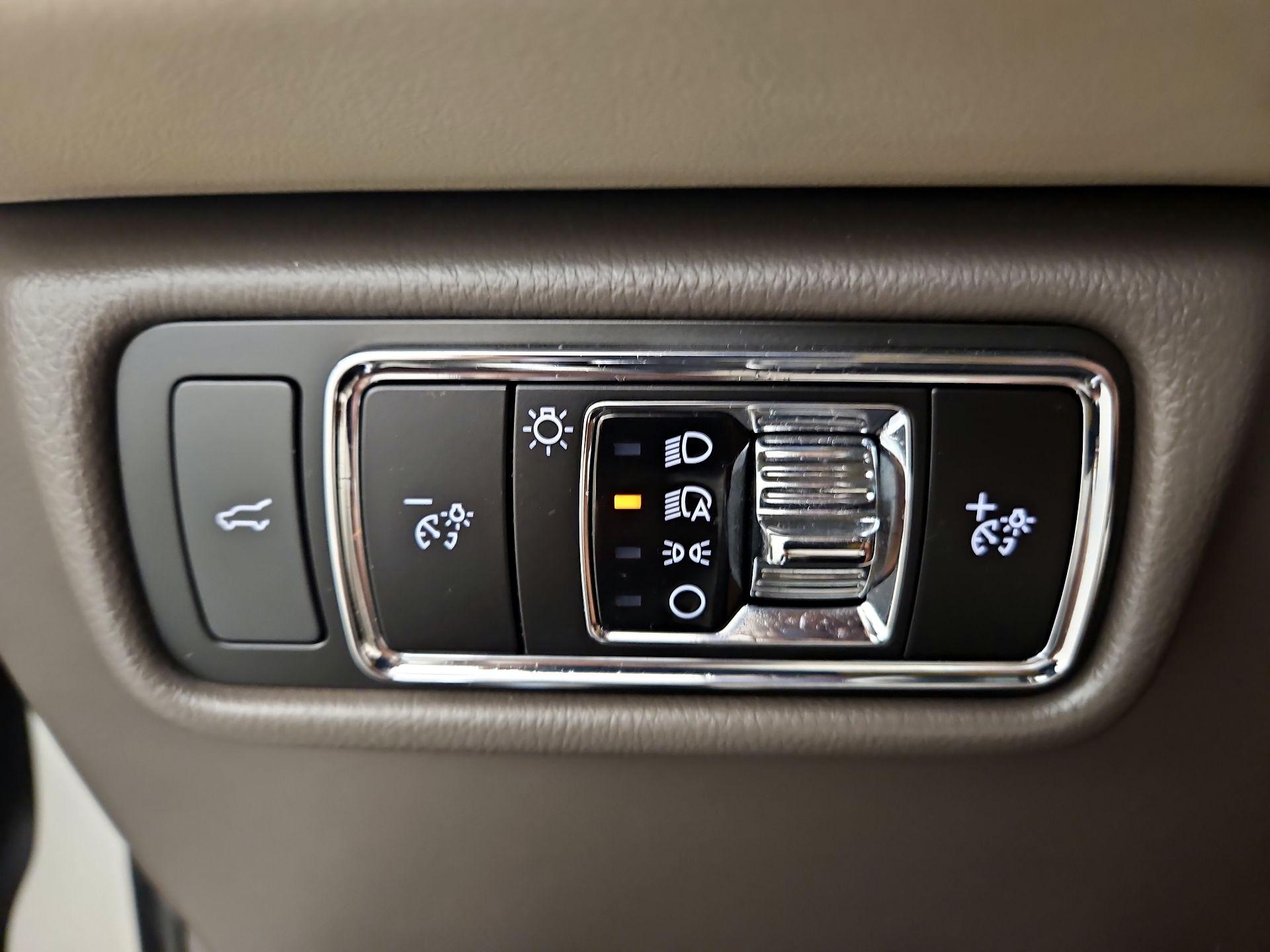 Thumbnail: 2023 Lincoln Aviator - 13
