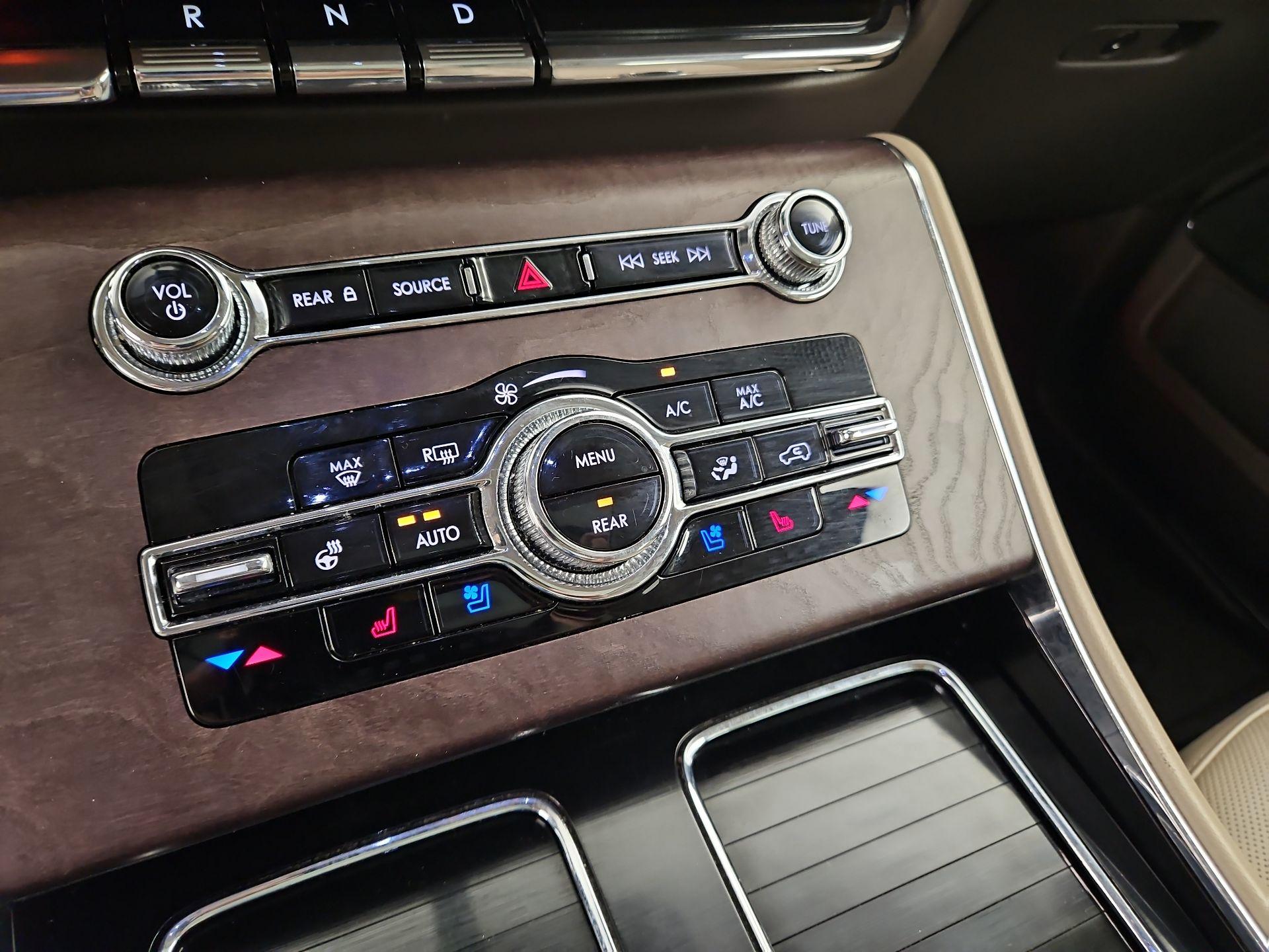 Thumbnail: 2023 Lincoln Aviator - 17