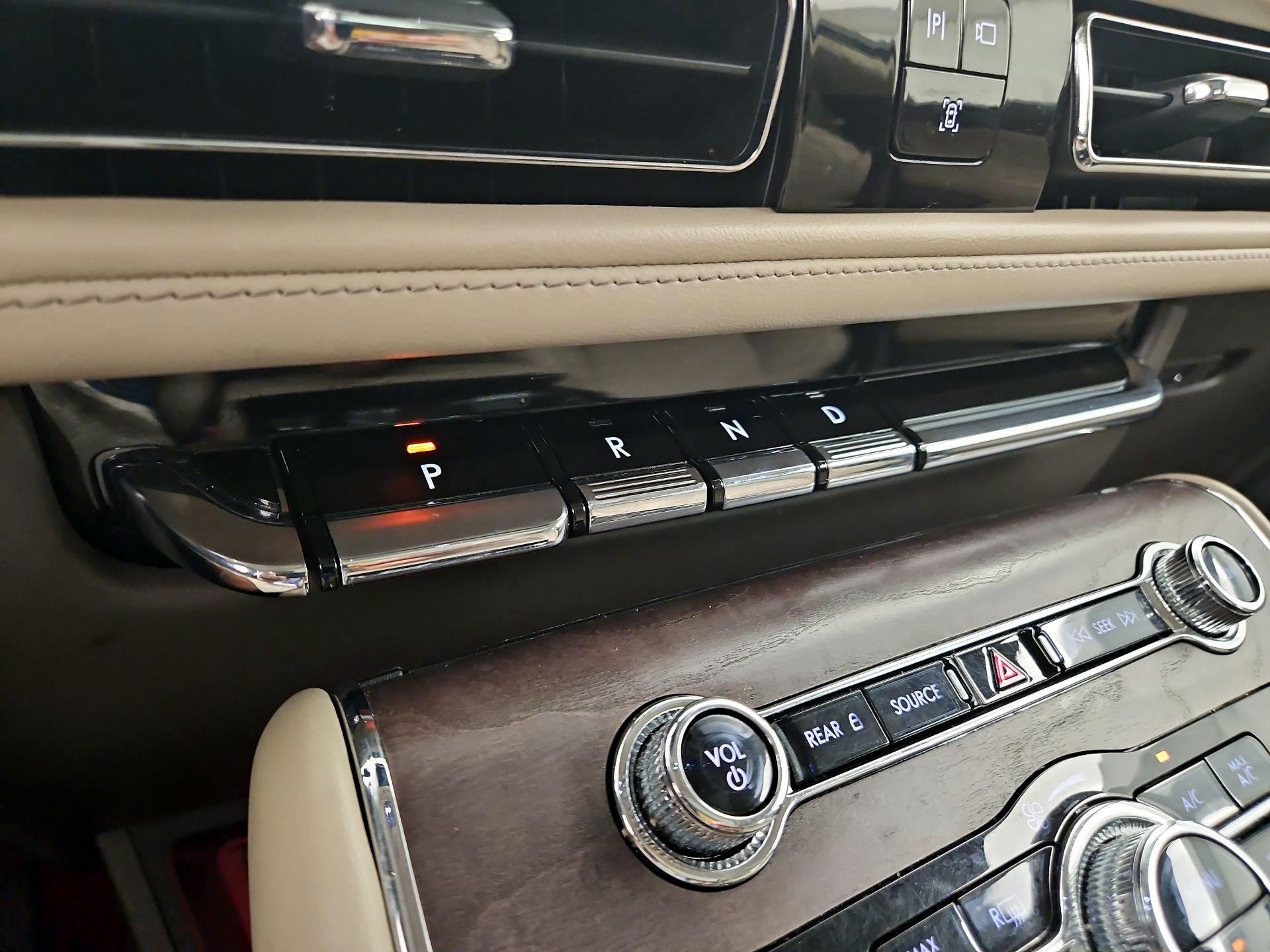 Thumbnail: 2023 Lincoln Aviator - 18