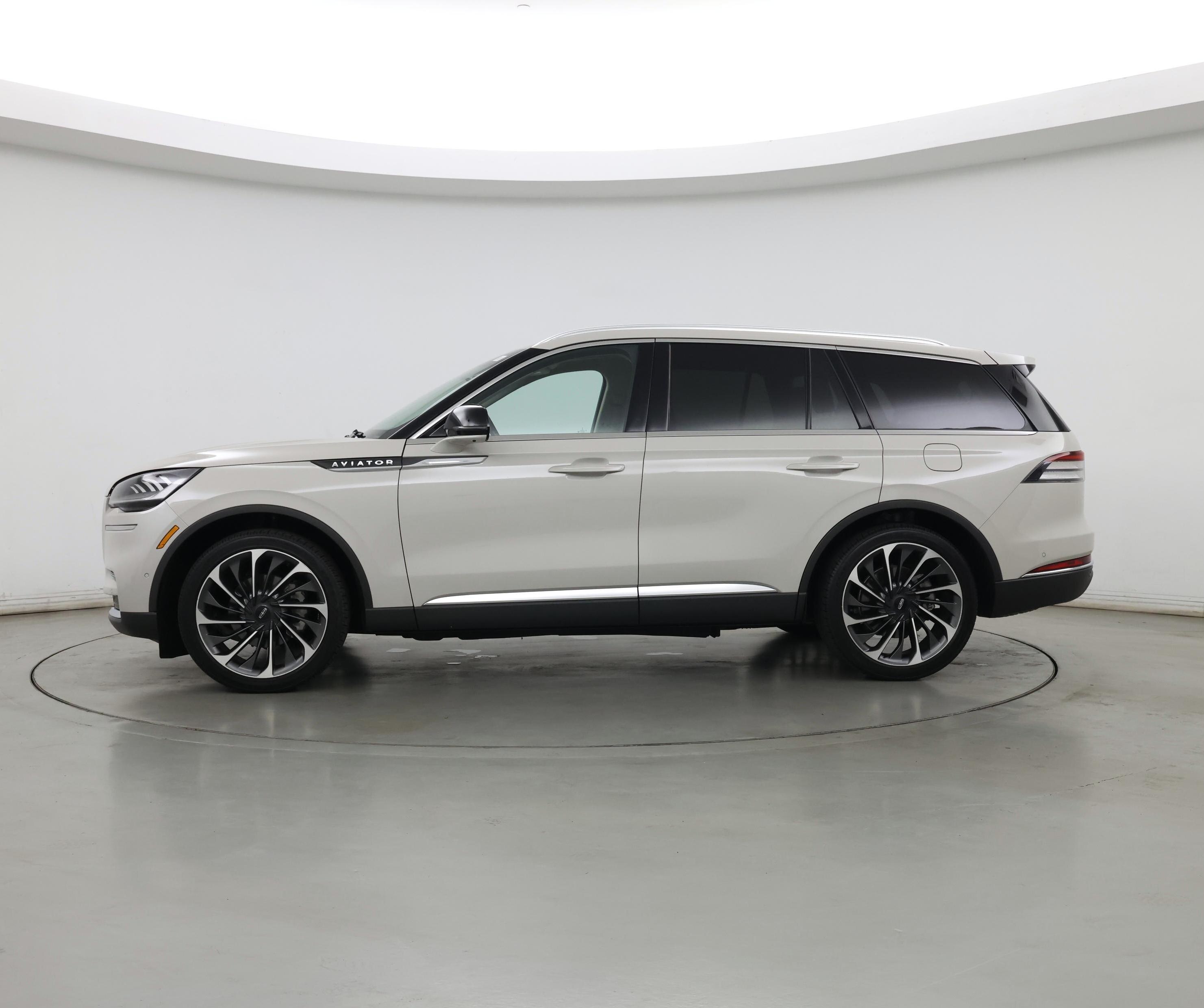 Thumbnail: 2023 Lincoln Aviator - 3
