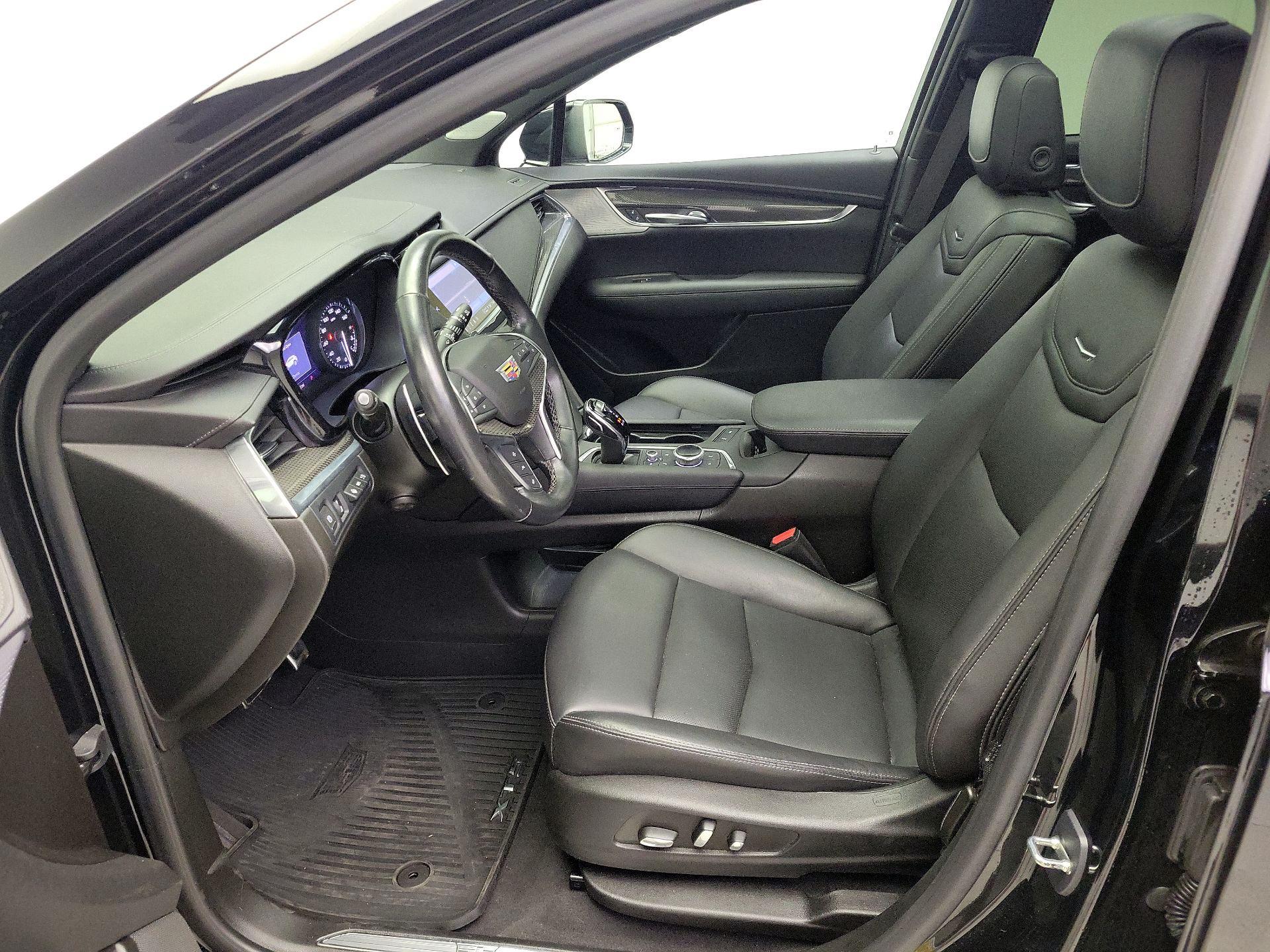Thumbnail: 2023 Cadillac XT5 - 11