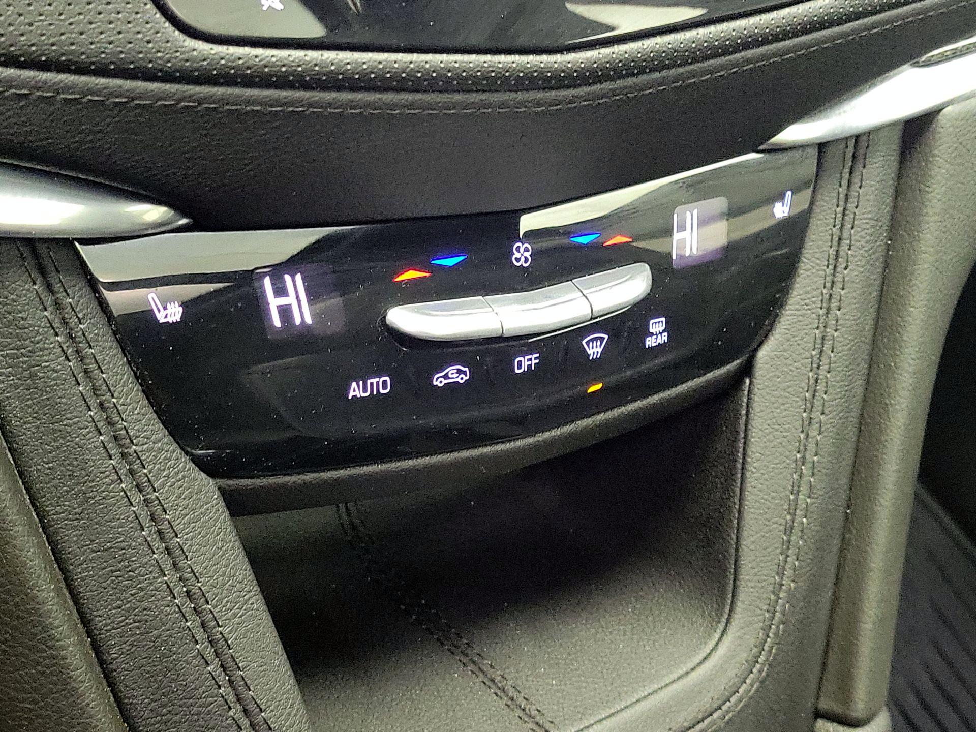 Thumbnail: 2023 Cadillac XT5 - 17