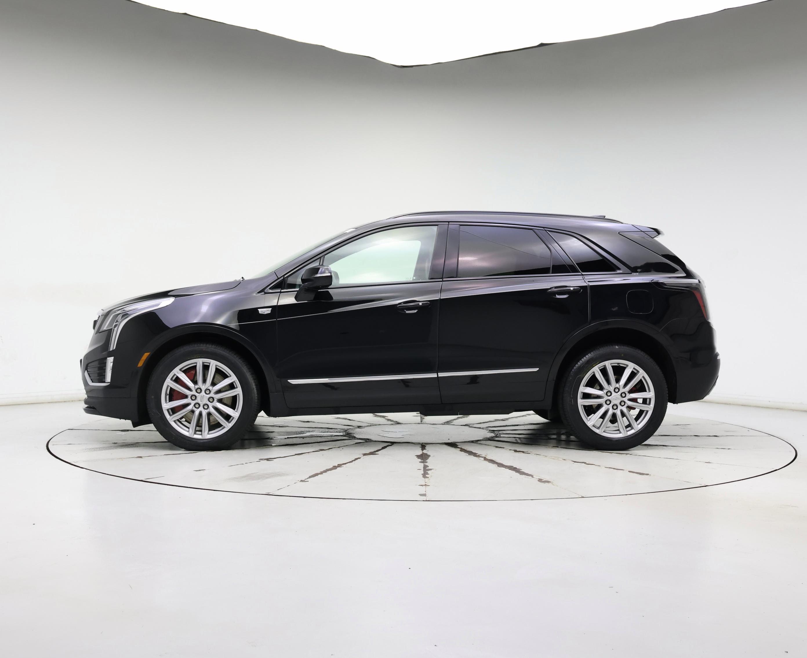 Thumbnail: 2023 Cadillac XT5 - 3