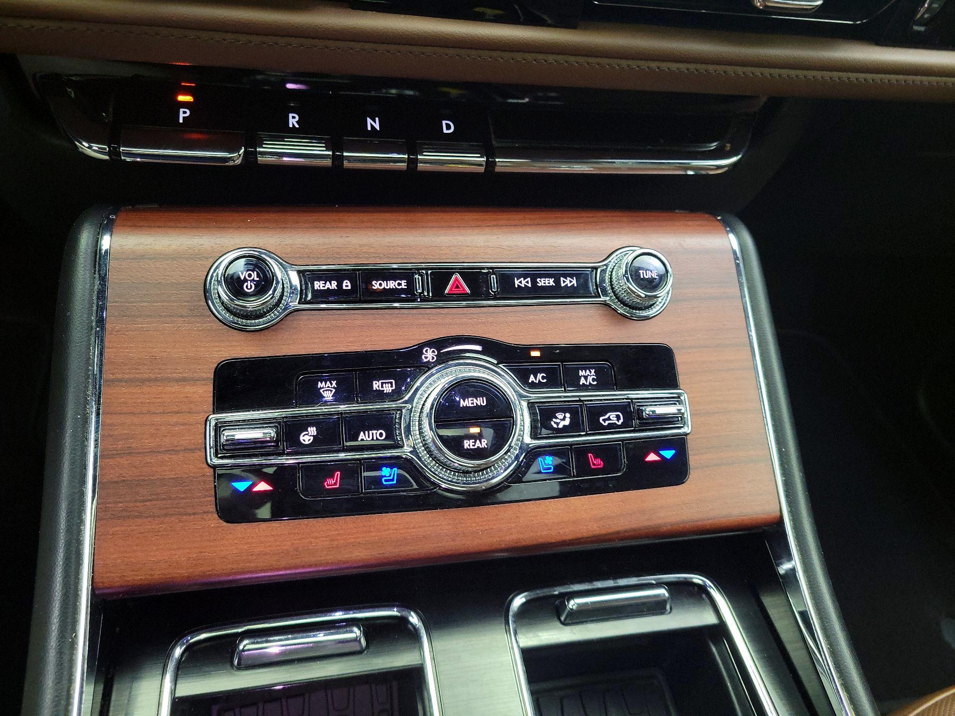 Thumbnail: 2022 Lincoln Aviator - 17