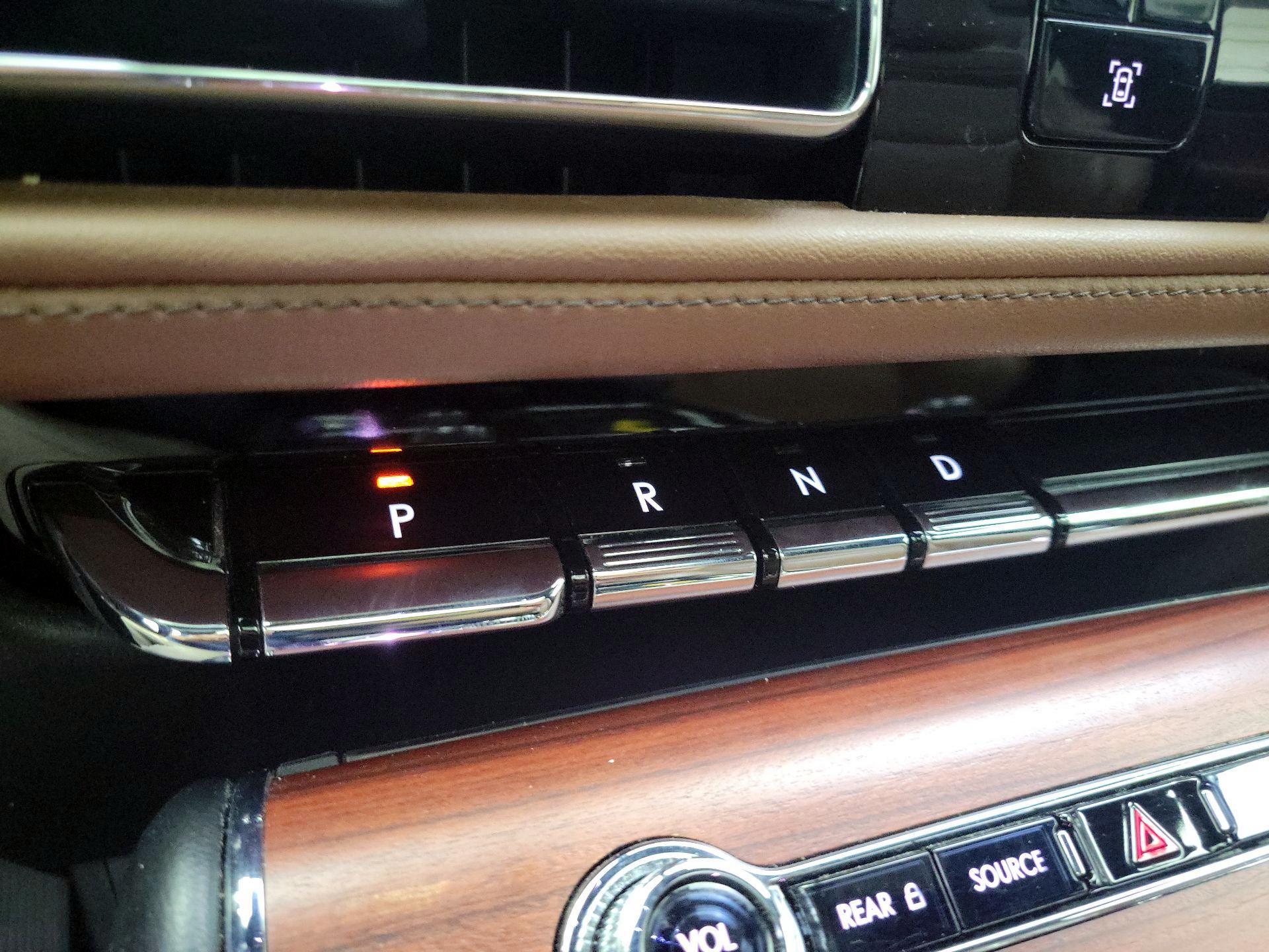 Thumbnail: 2022 Lincoln Aviator - 18