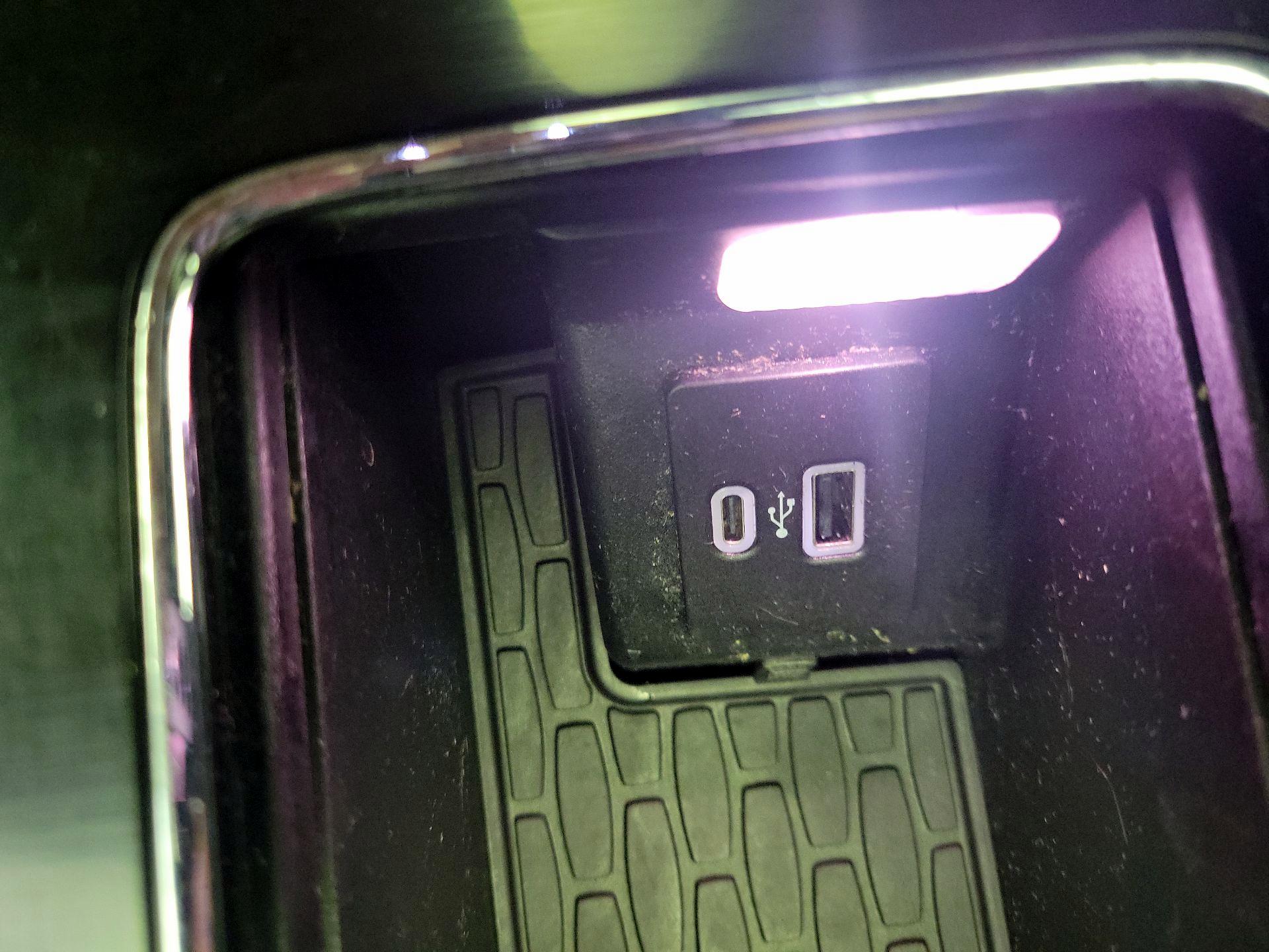 Thumbnail: 2022 Lincoln Aviator - 19