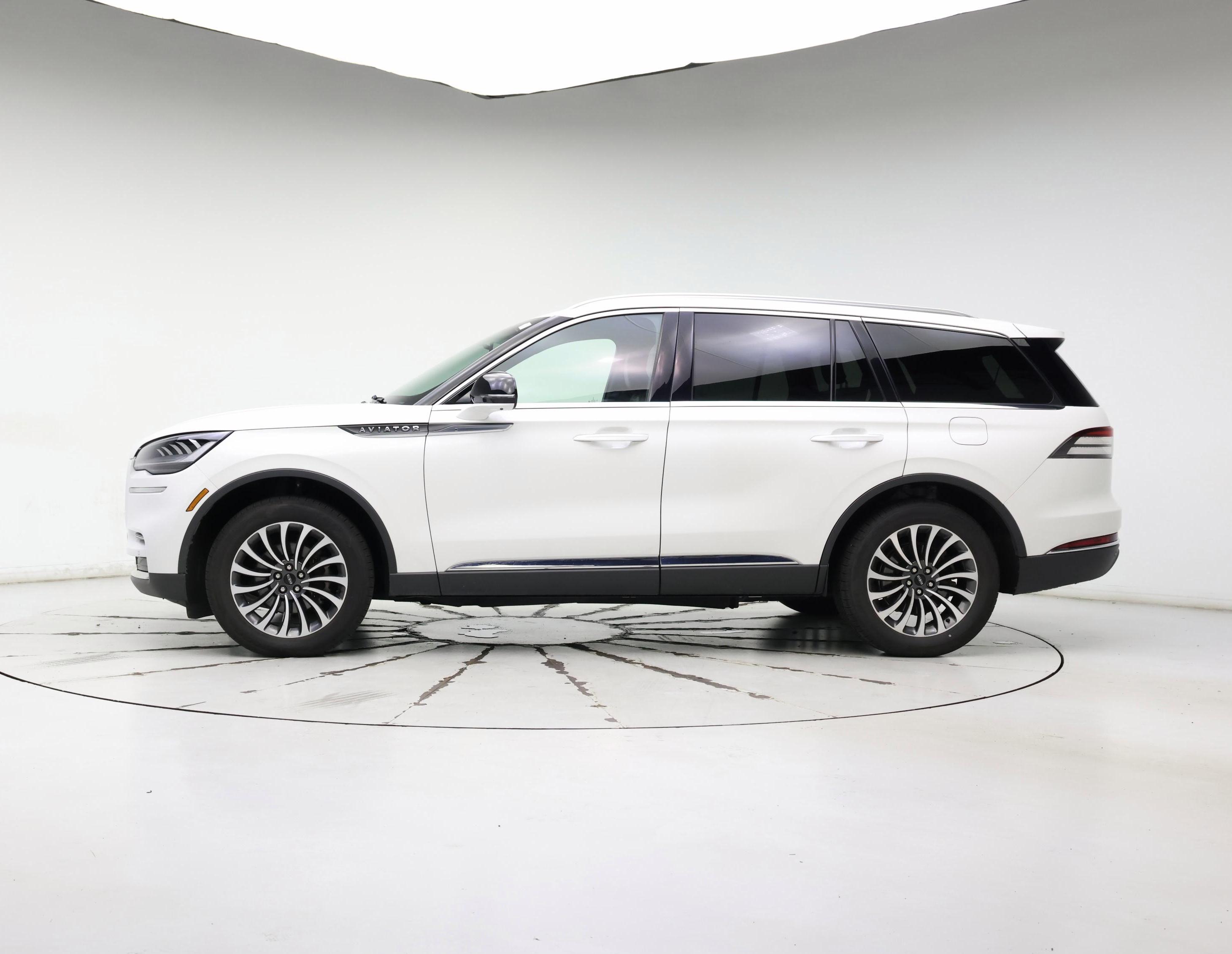 Thumbnail: 2022 Lincoln Aviator - 3