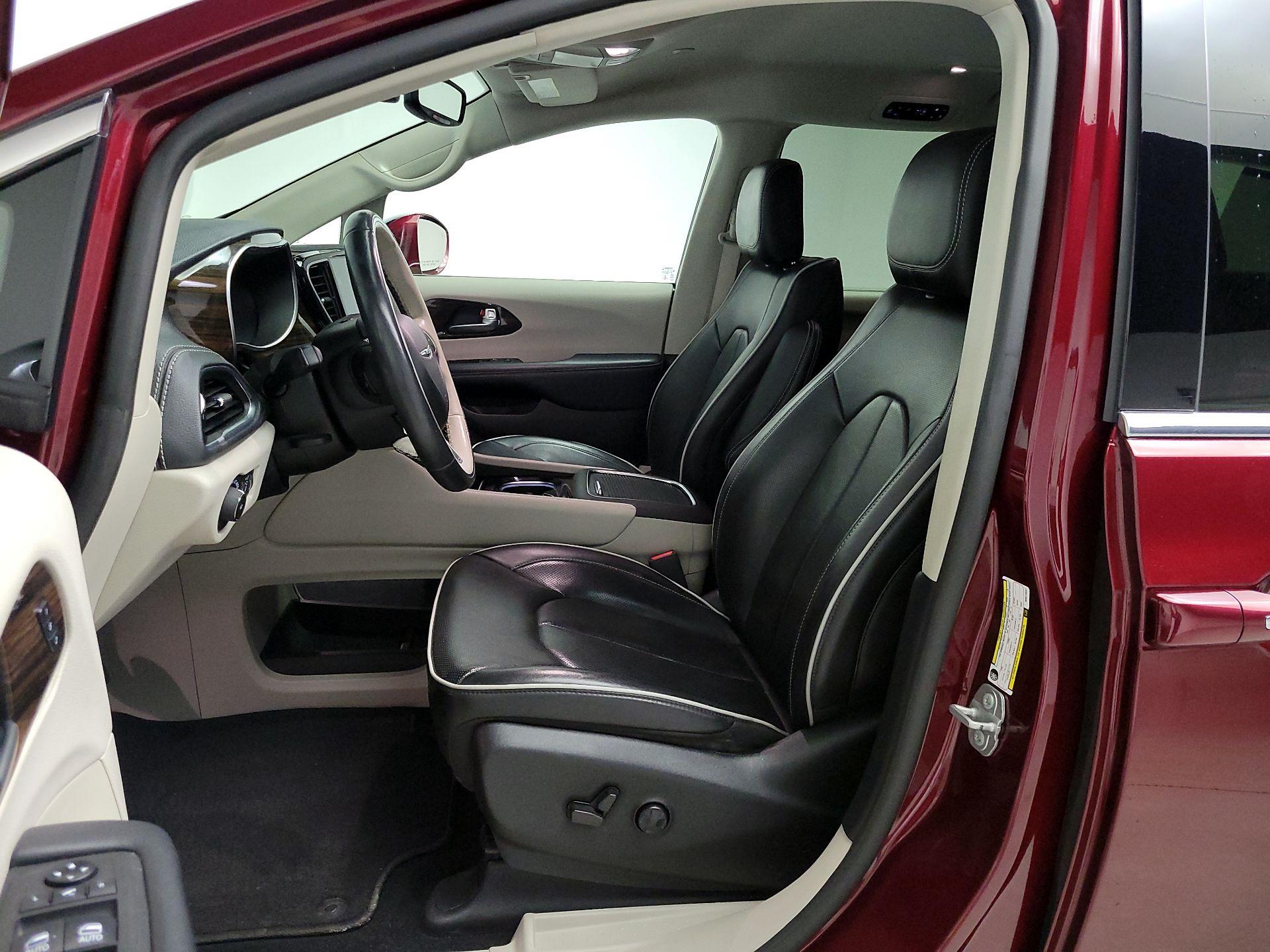 Thumbnail: 2021 Chrysler Pacifica - 11