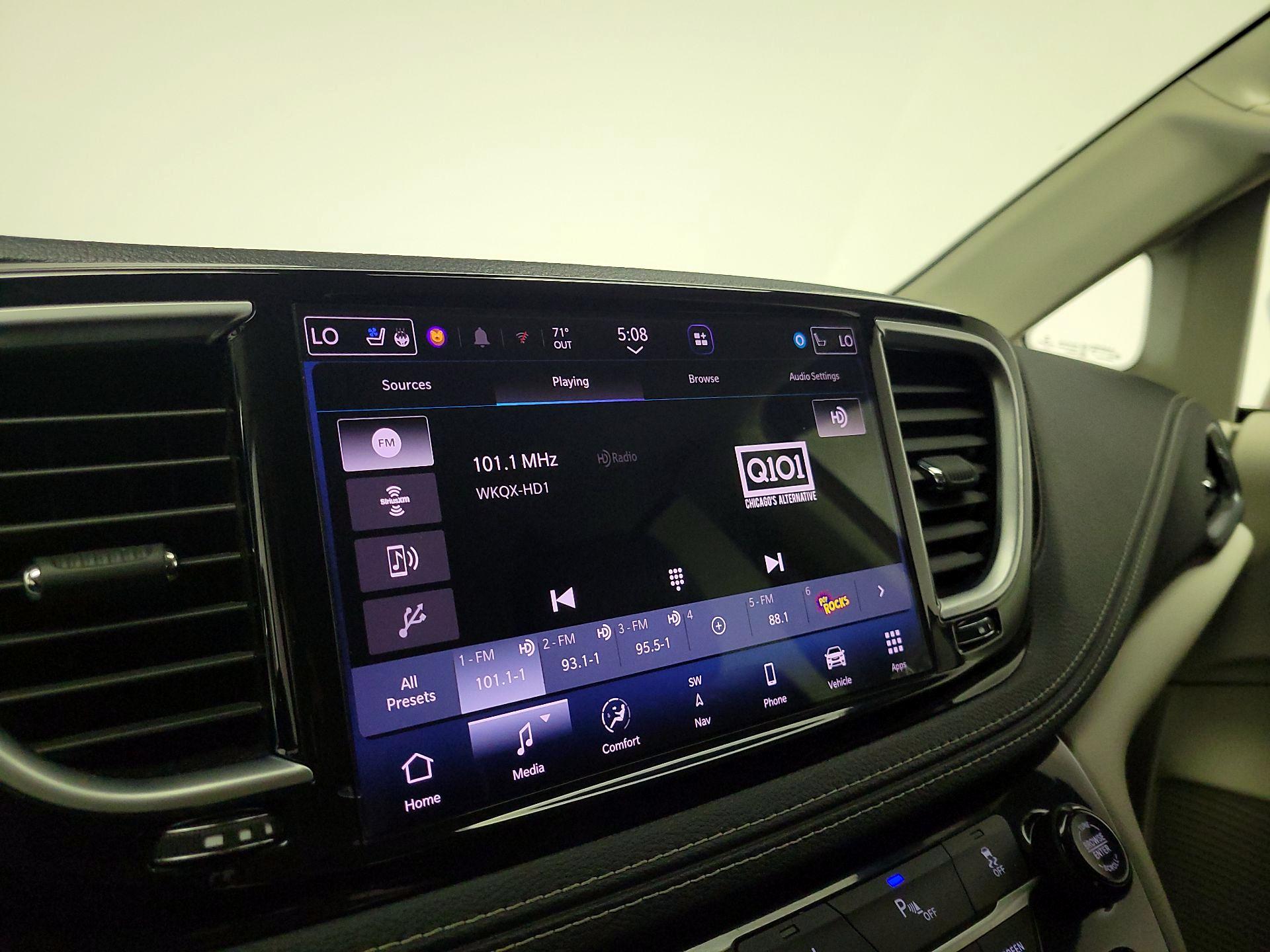 Thumbnail: 2021 Chrysler Pacifica - 16