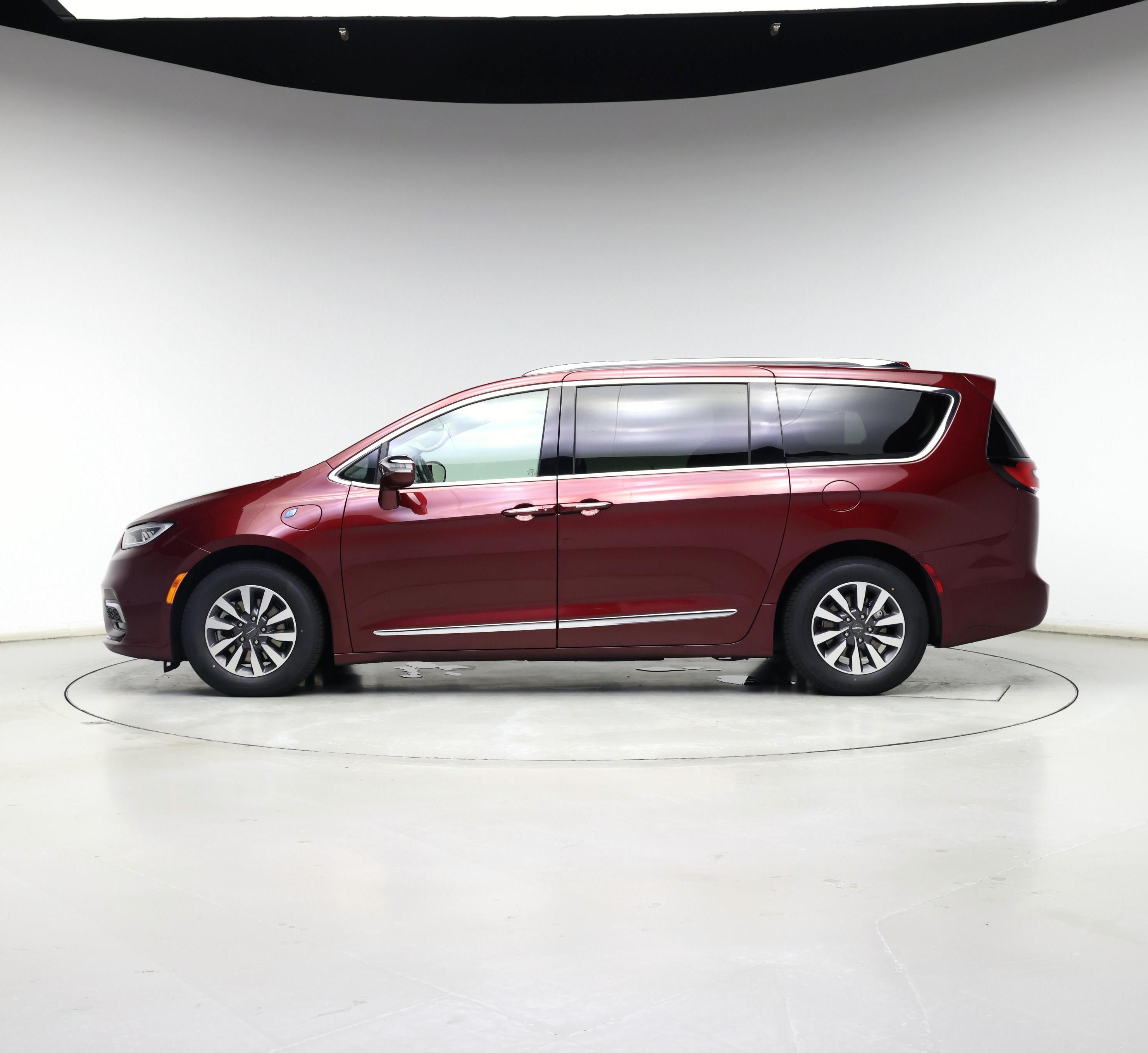 Thumbnail: 2021 Chrysler Pacifica - 3
