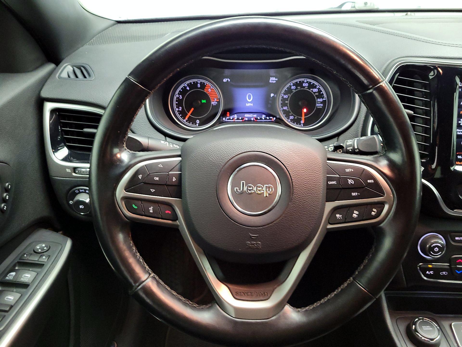 Thumbnail: 2020 Jeep Cherokee - 10